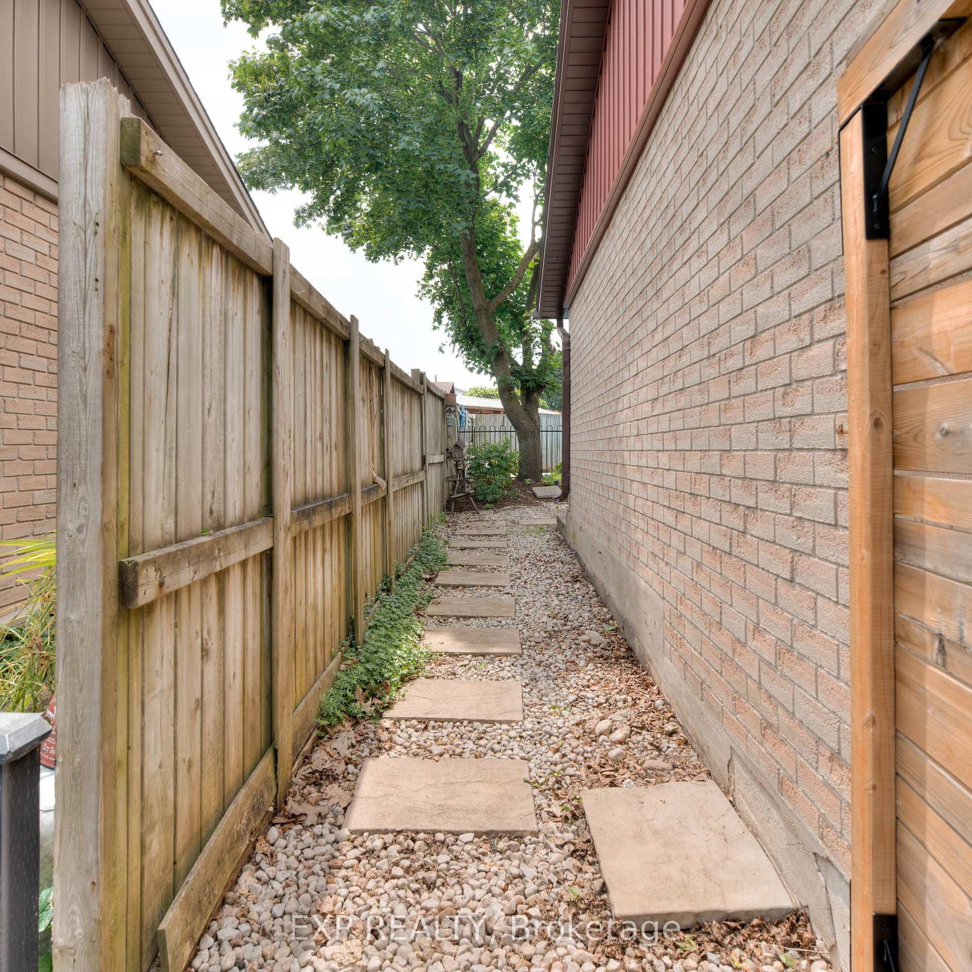 Photo 39 of 85 Pathfinder Crescent, Kitchener — HOMEH