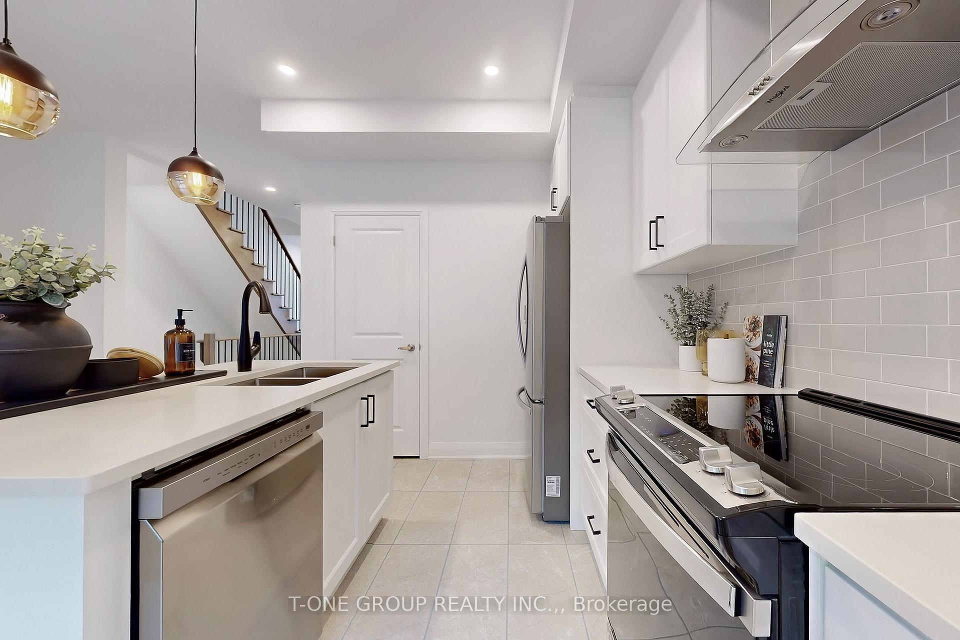 Photo 10 of 5 Eelam Lane, Markham, Wismer — HOMEH