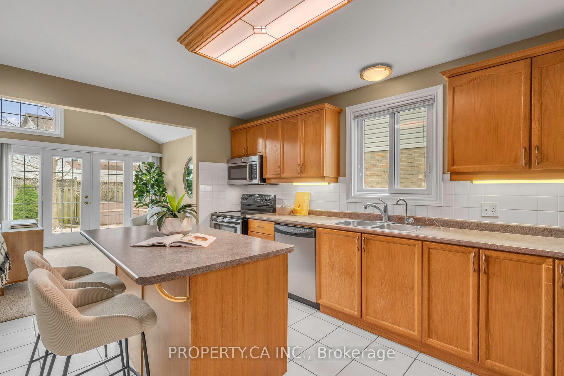Photo 8 of 294 Huck Crescent, Kitchener — HOMEH