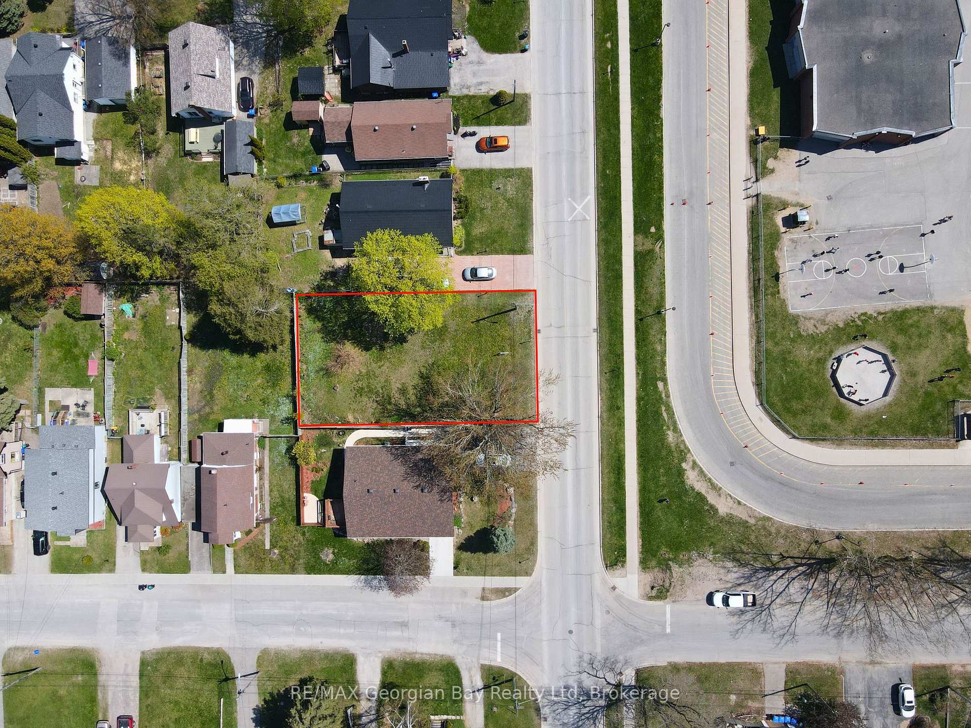 Photo 3 of 450 Robert Street, Midland — HOMEH