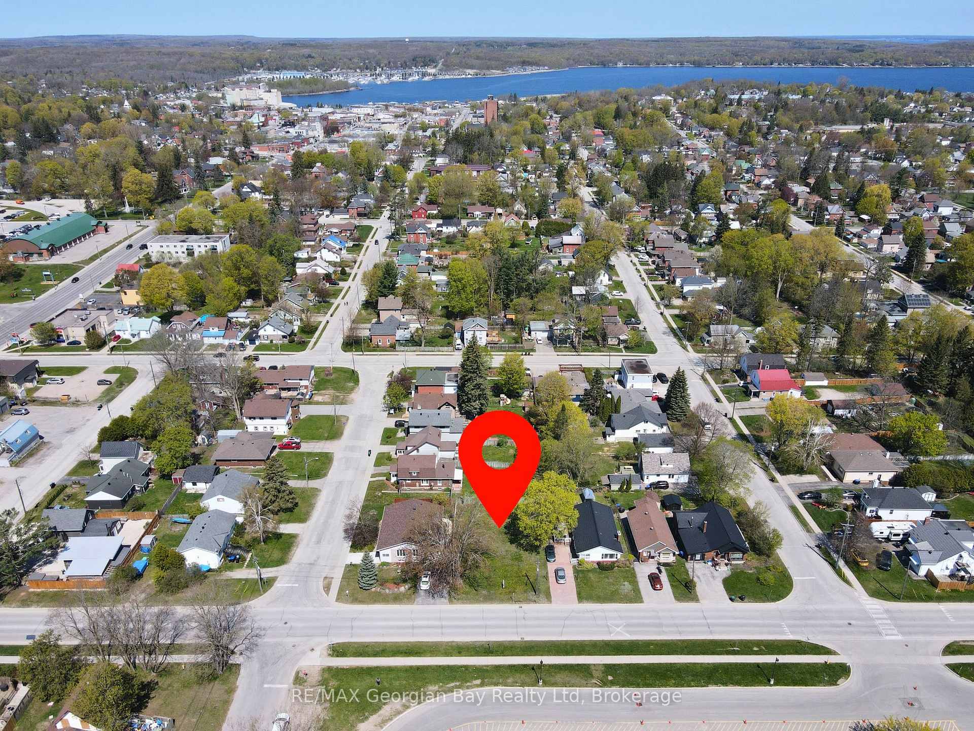 Photo 4 of 450 Robert Street, Midland — HOMEH