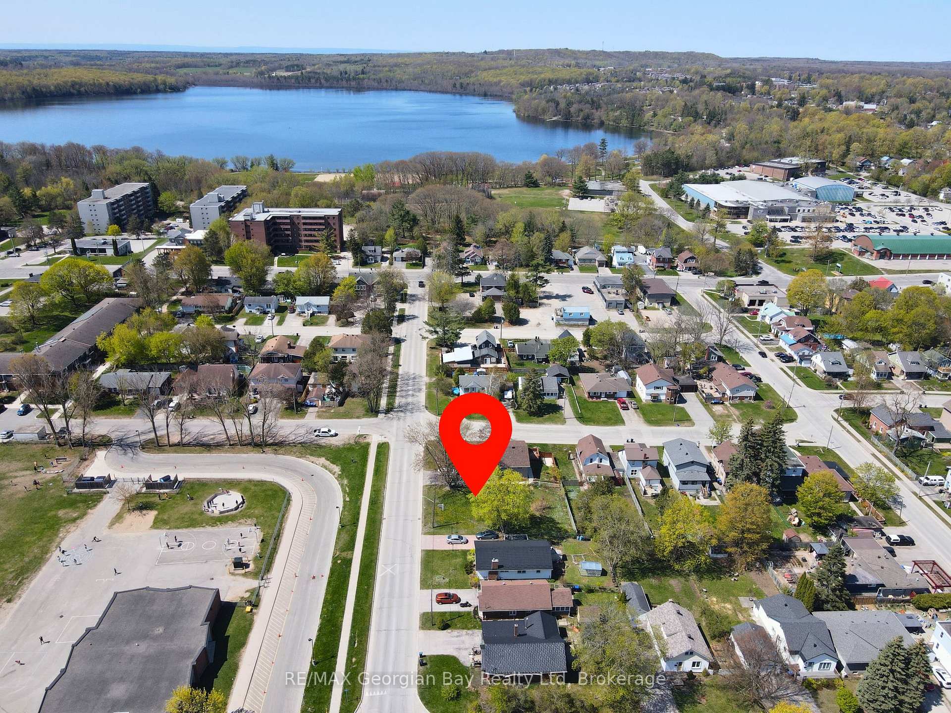 Photo 5 of 450 Robert Street, Midland — HOMEH