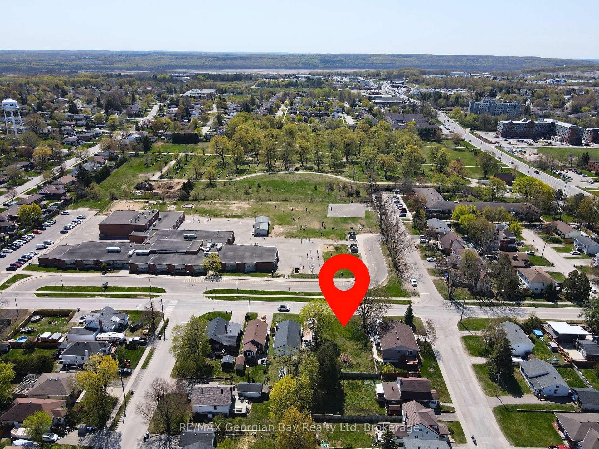 Photo 6 of 450 Robert Street, Midland — HOMEH