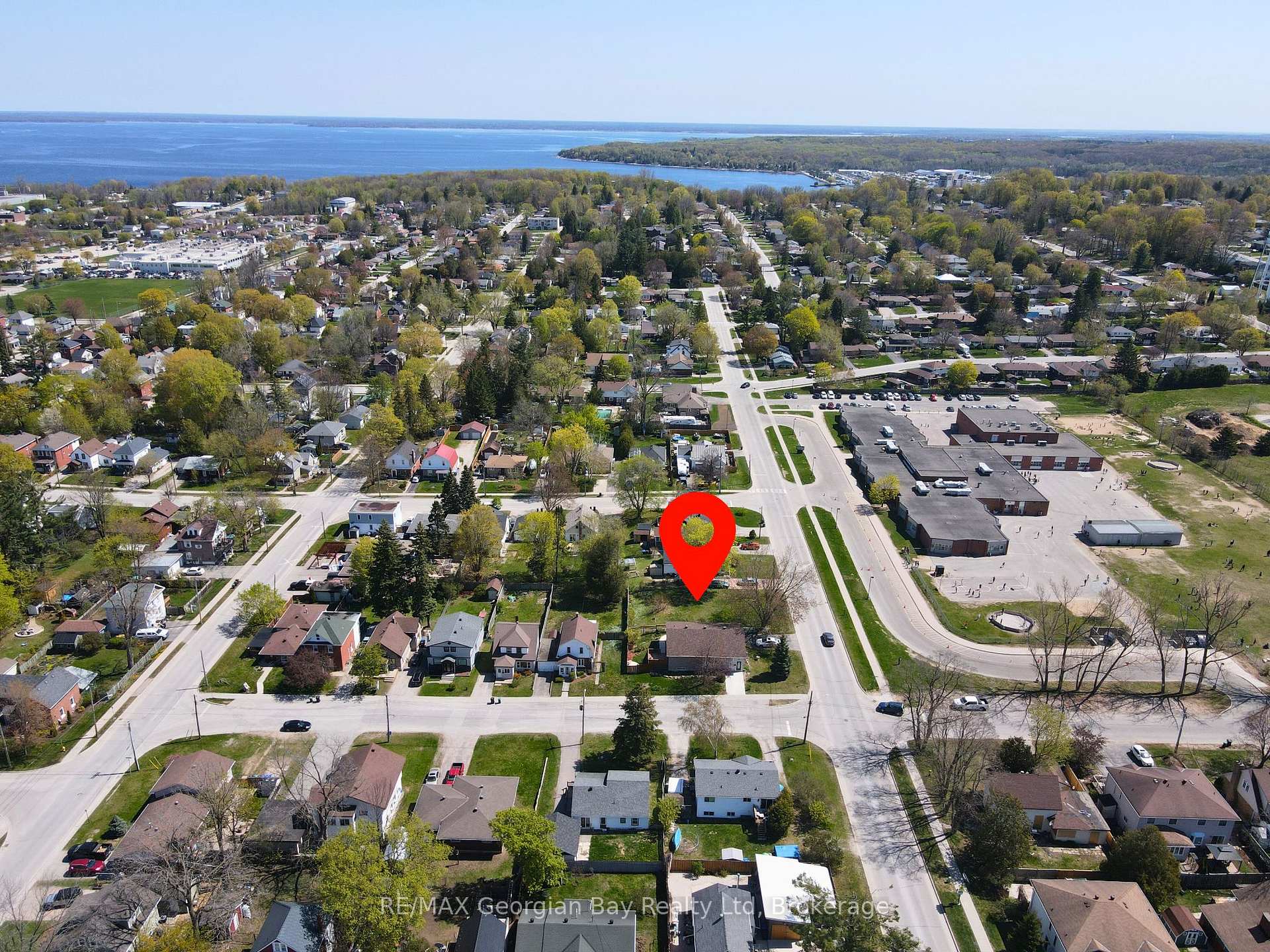 Photo 7 of 450 Robert Street, Midland — HOMEH