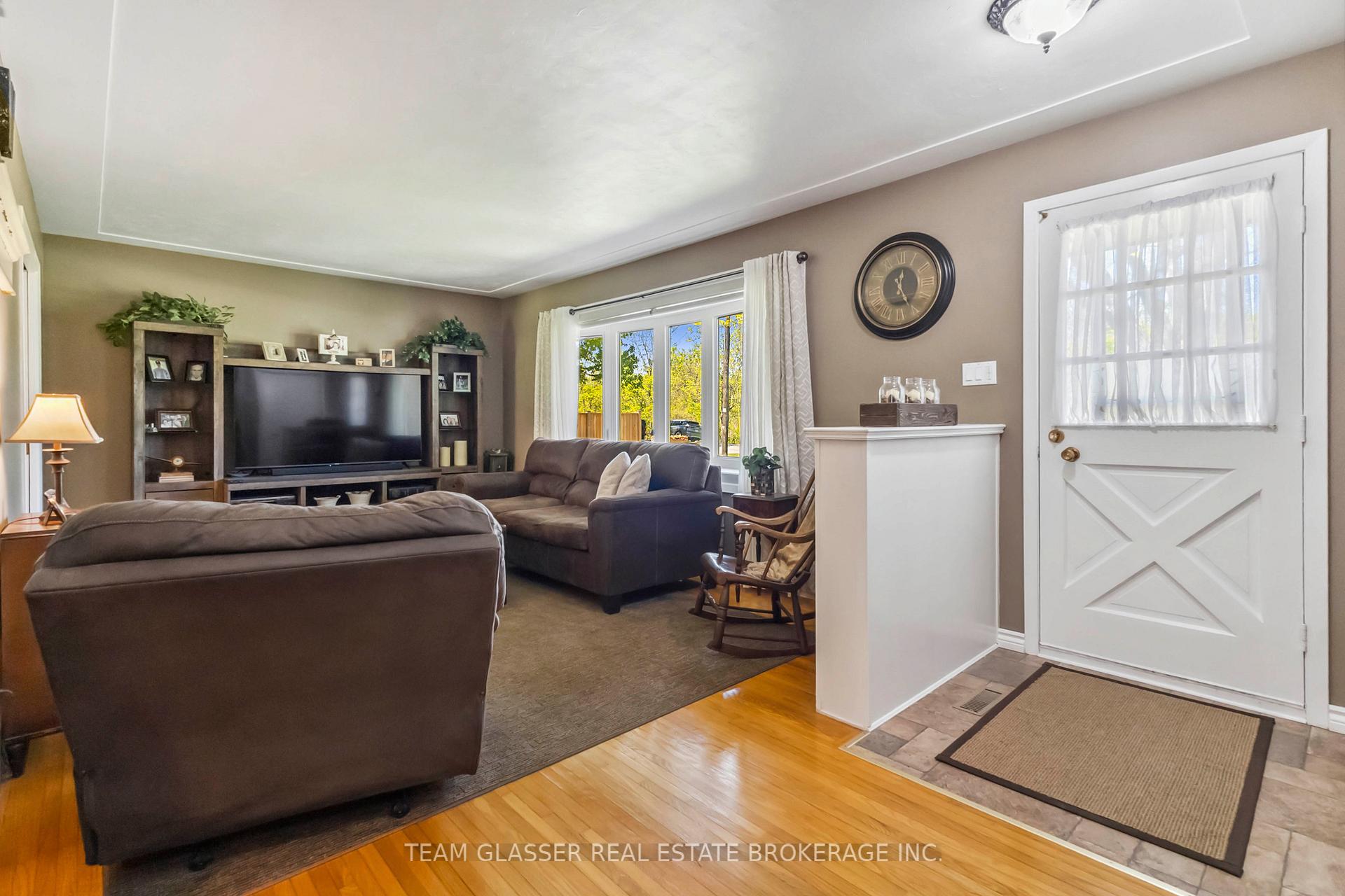 Photo 8 of 146 Railway Avenue, Middlesex Centre, Komoka — HOMEH