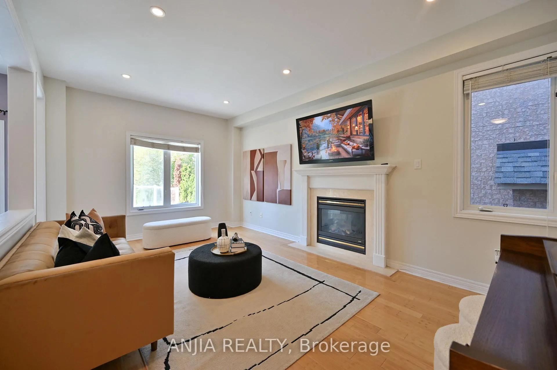 Photo 12 of 30 Annina Crescent, Markham, Village Green-South Unionville — HOMEH
