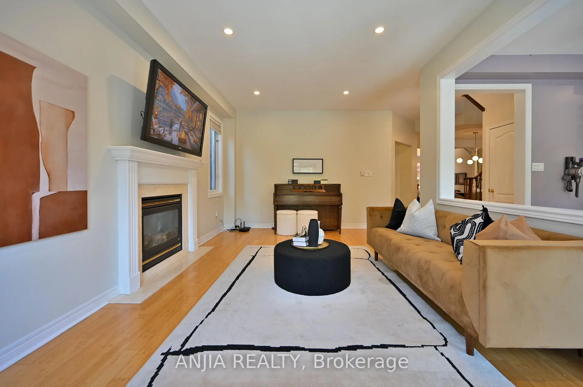 Photo 13 of 30 Annina Crescent, Markham, Village Green-South Unionville — HOMEH