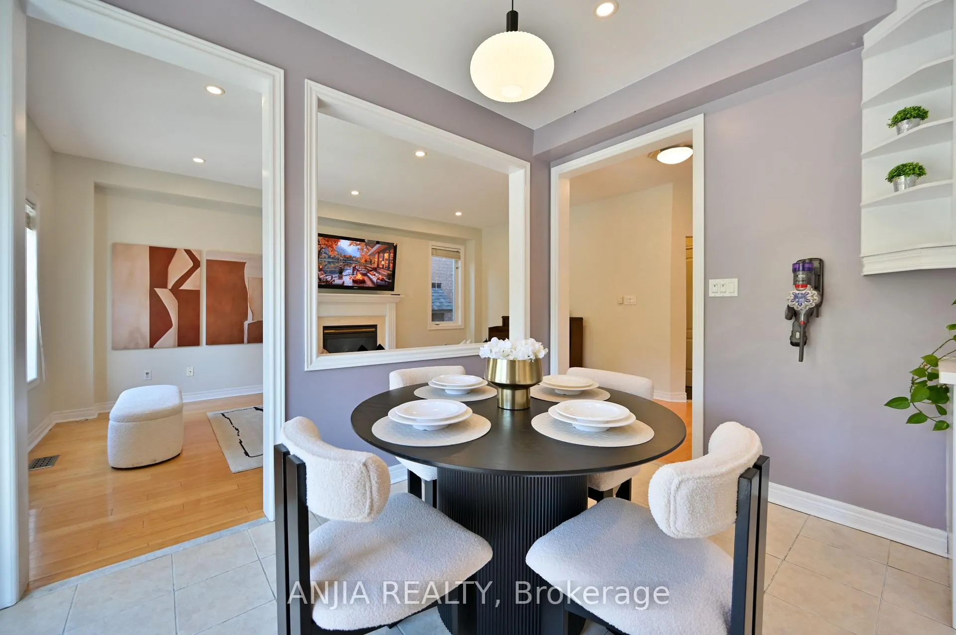 Photo 16 of 30 Annina Crescent, Markham, Village Green-South Unionville — HOMEH