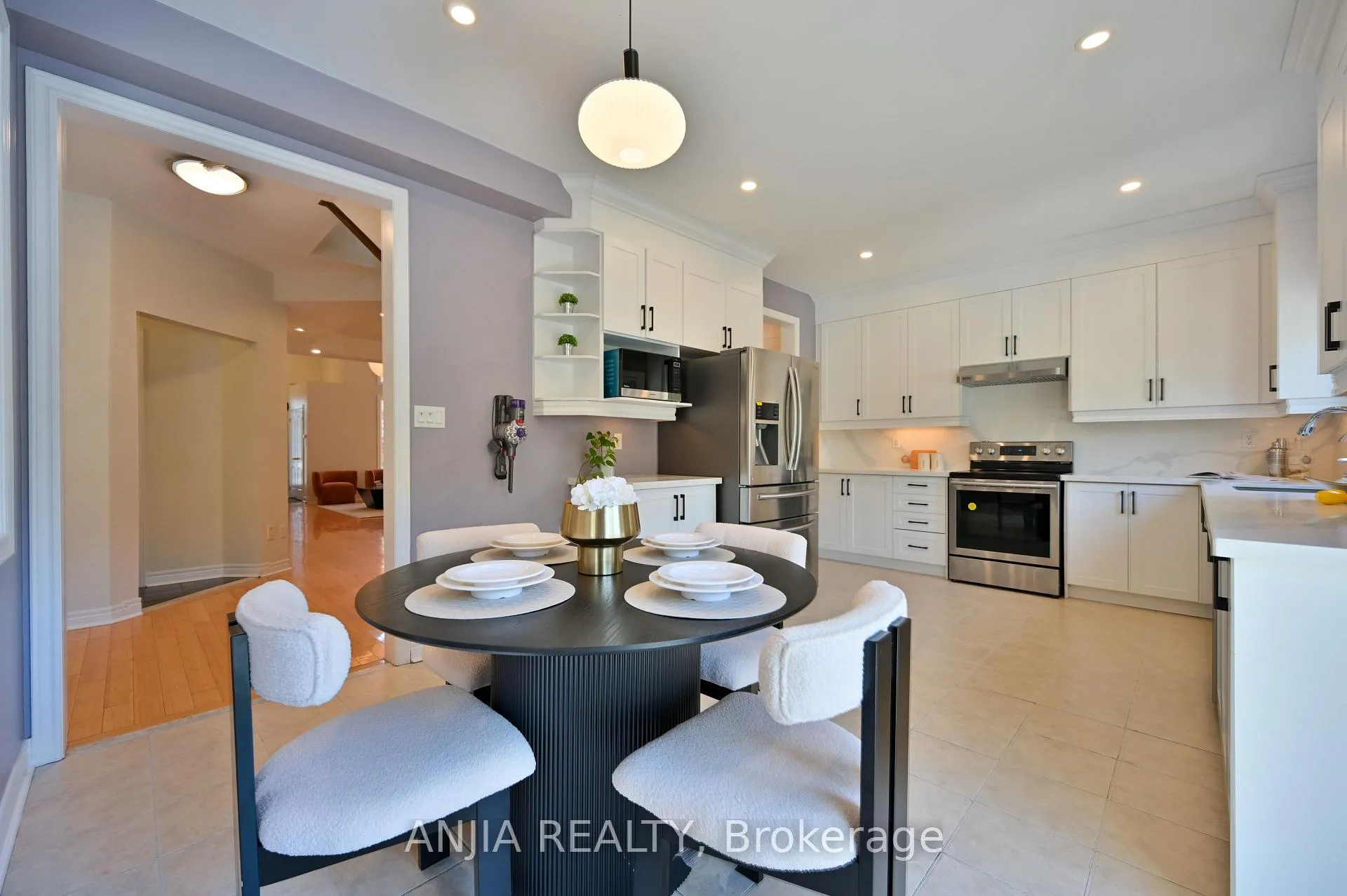 Photo 17 of 30 Annina Crescent, Markham, Village Green-South Unionville — HOMEH