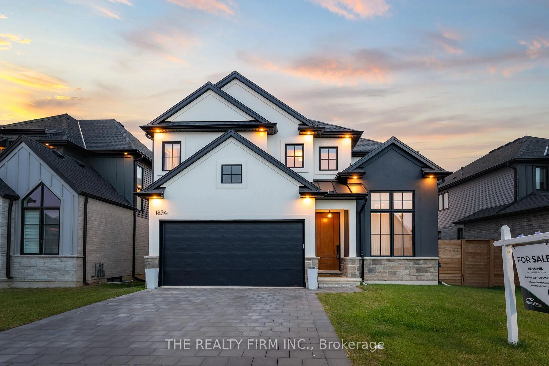 Front of 1874 Fountain Grass Drive