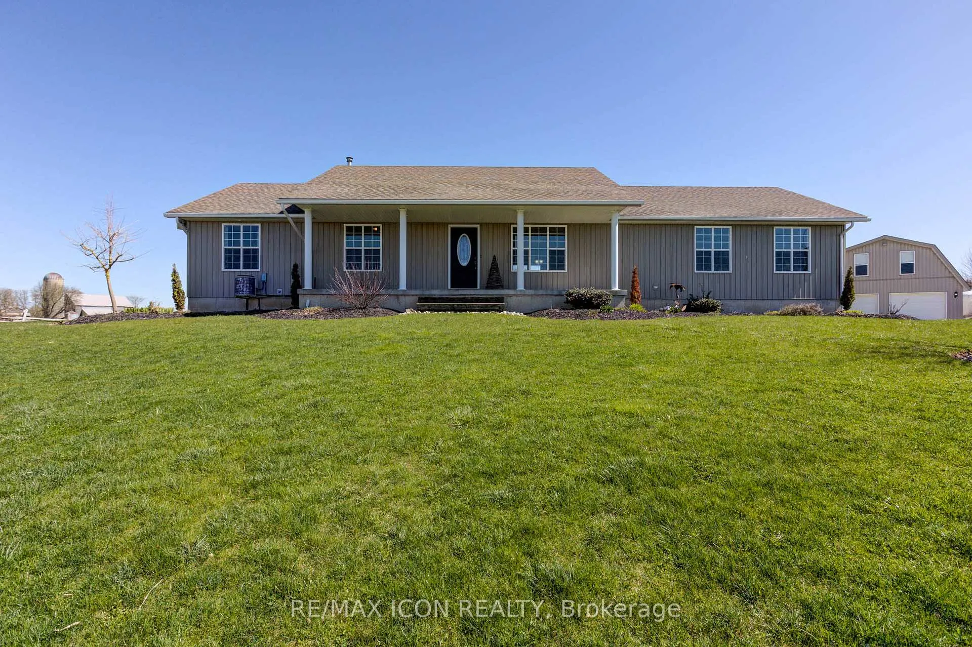 Photo 2 of 9643 3 Road N, Minto — HOMEH