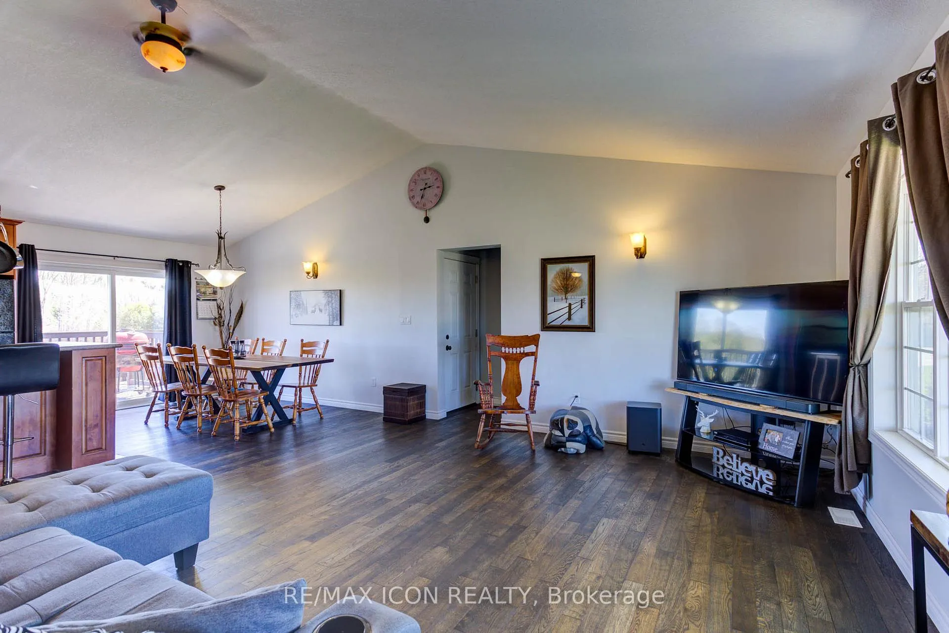 Photo 3 of 9643 3 Road N, Minto — HOMEH