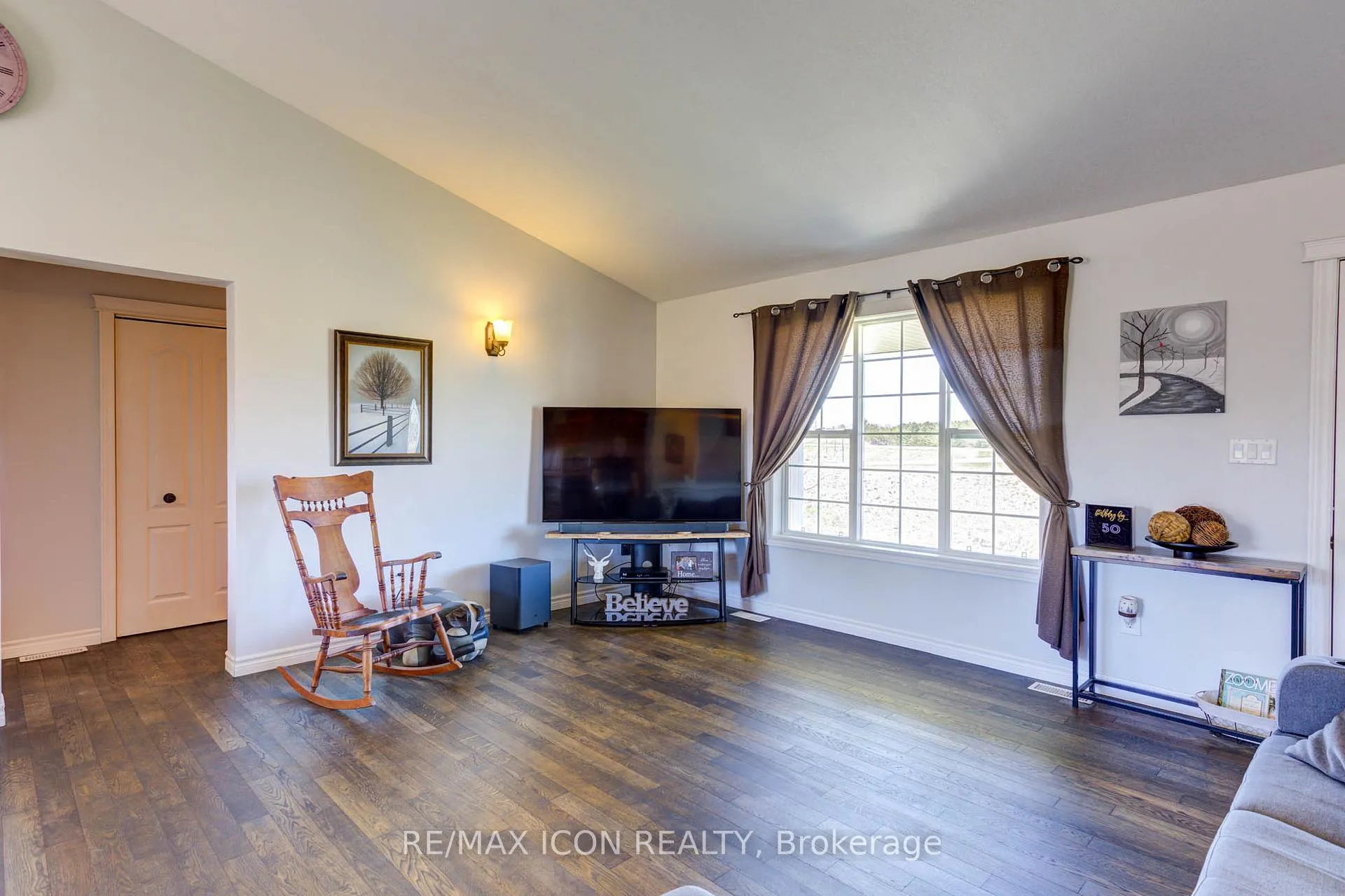 Photo 6 of 9643 3 Road N, Minto — HOMEH