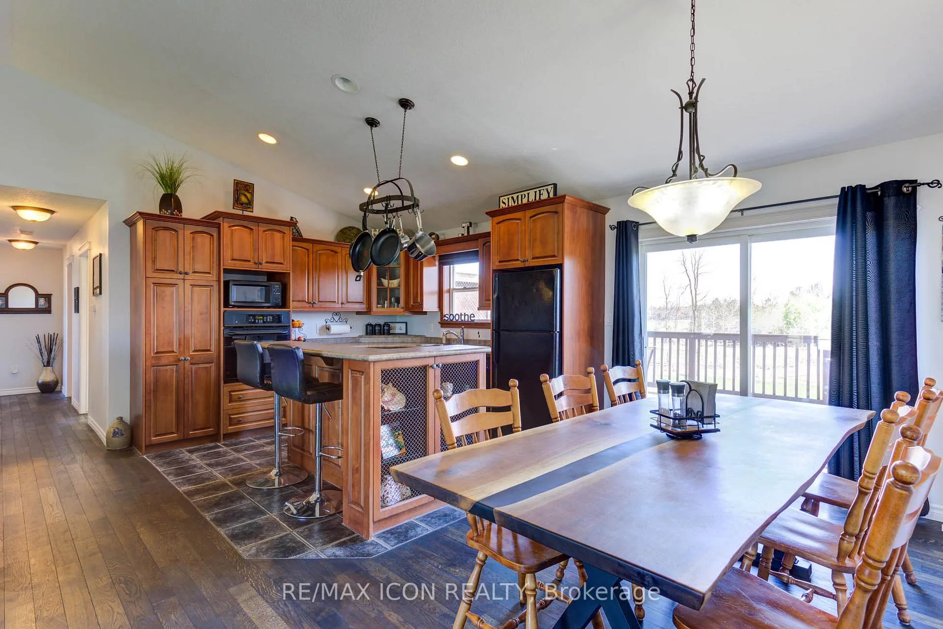 Photo 7 of 9643 3 Road N, Minto — HOMEH