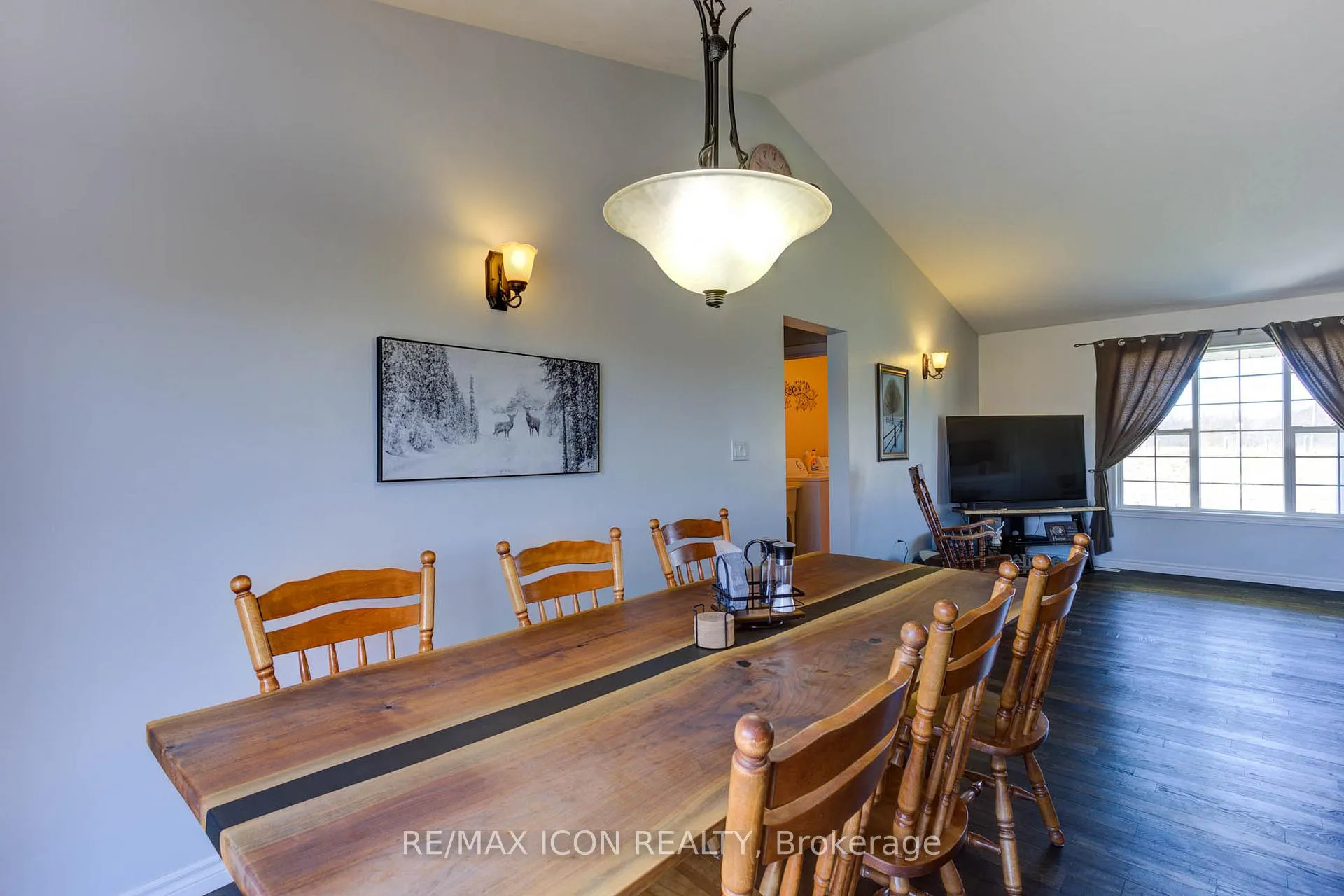 Photo 8 of 9643 3 Road N, Minto — HOMEH