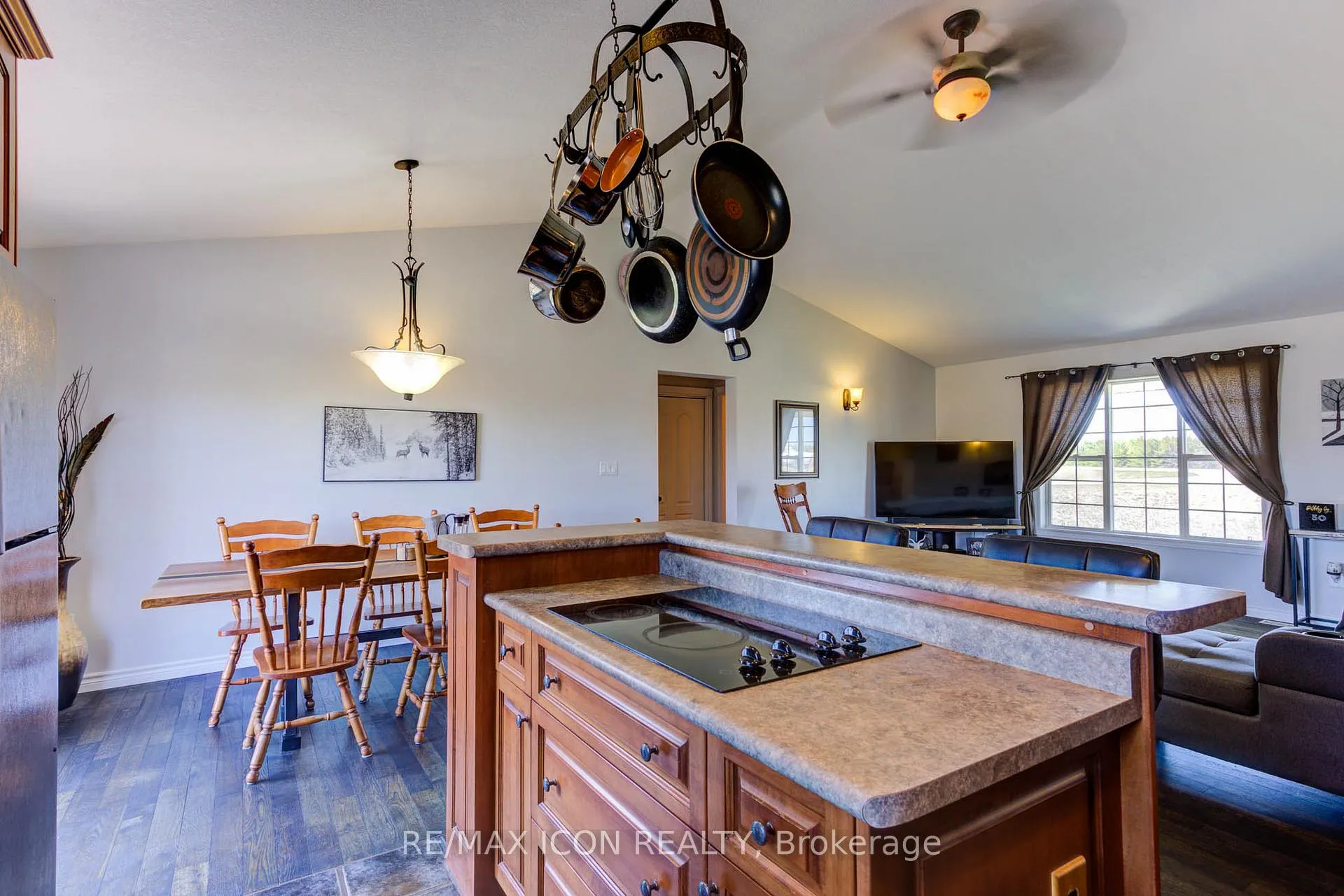 Photo 14 of 9643 3 Road N, Minto — HOMEH