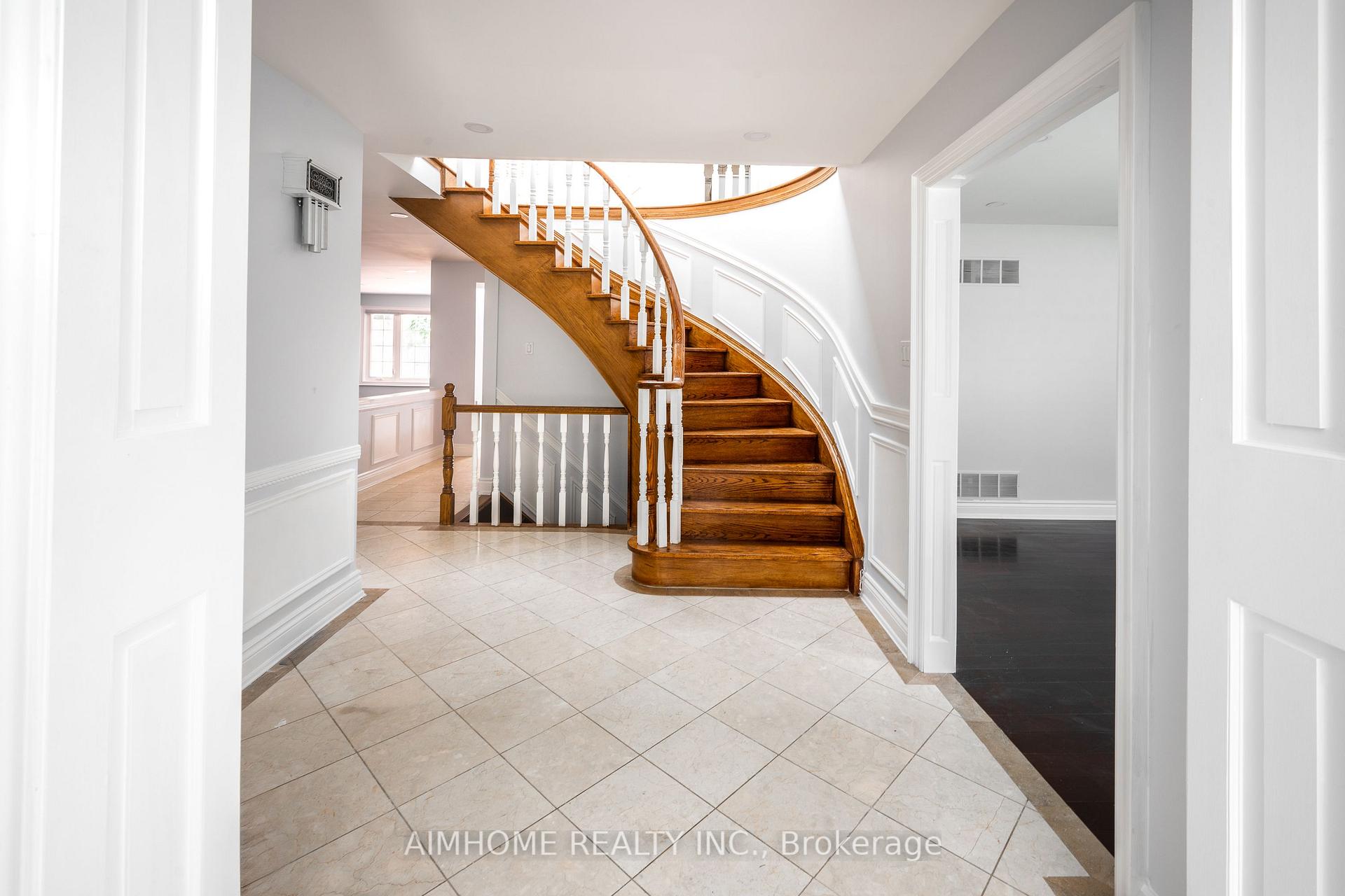 Photo 1 of 9 Jill Court, Markham, Markham Village — HOMEH
