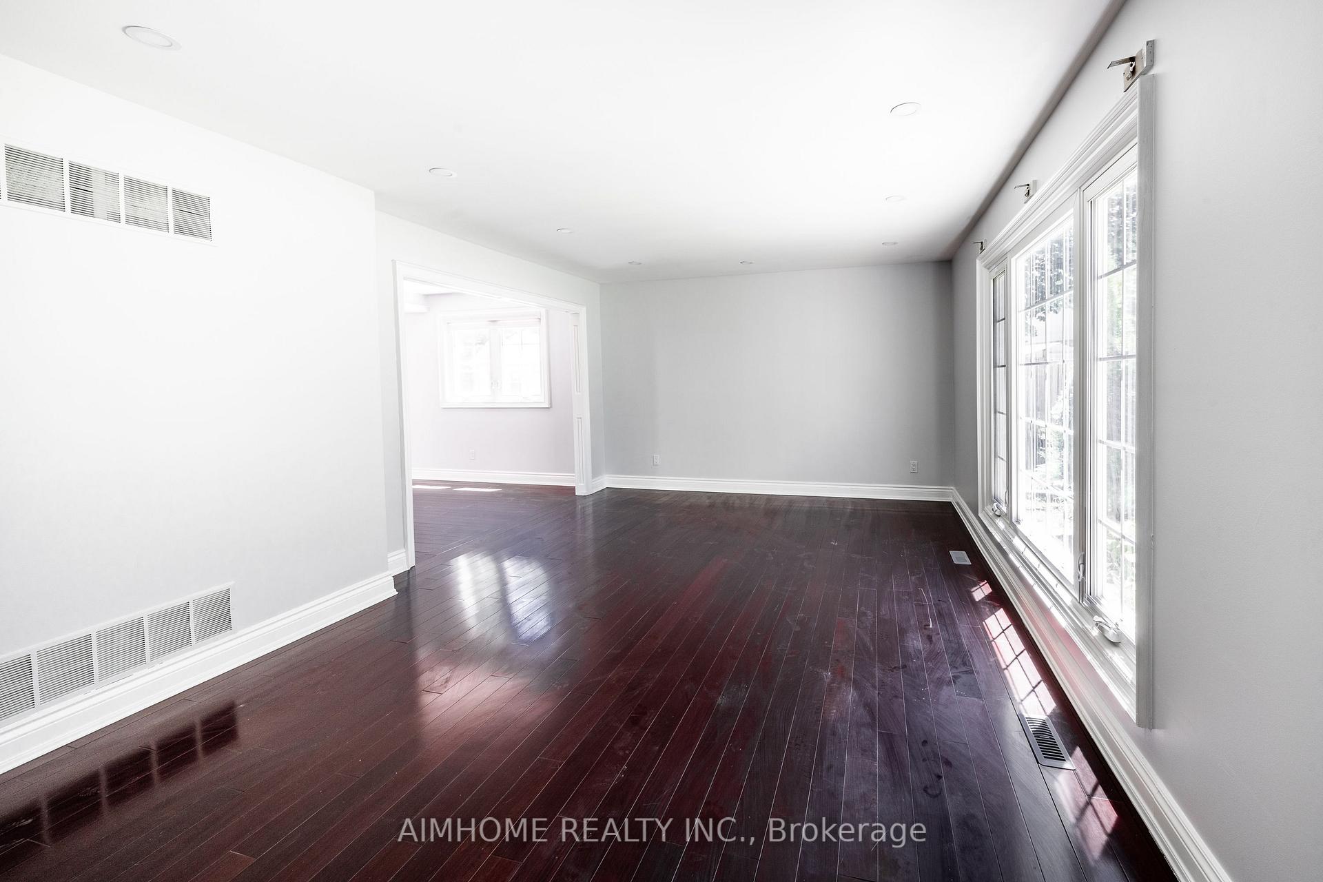 Photo 3 of 9 Jill Court, Markham, Markham Village — HOMEH