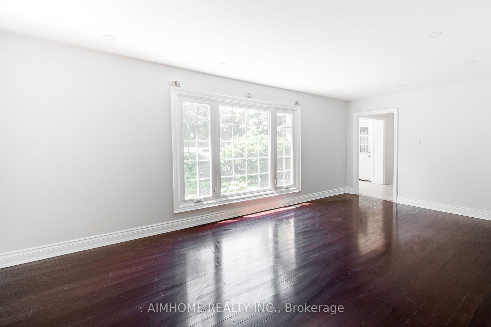 Photo 4 of 9 Jill Court, Markham, Markham Village — HOMEH