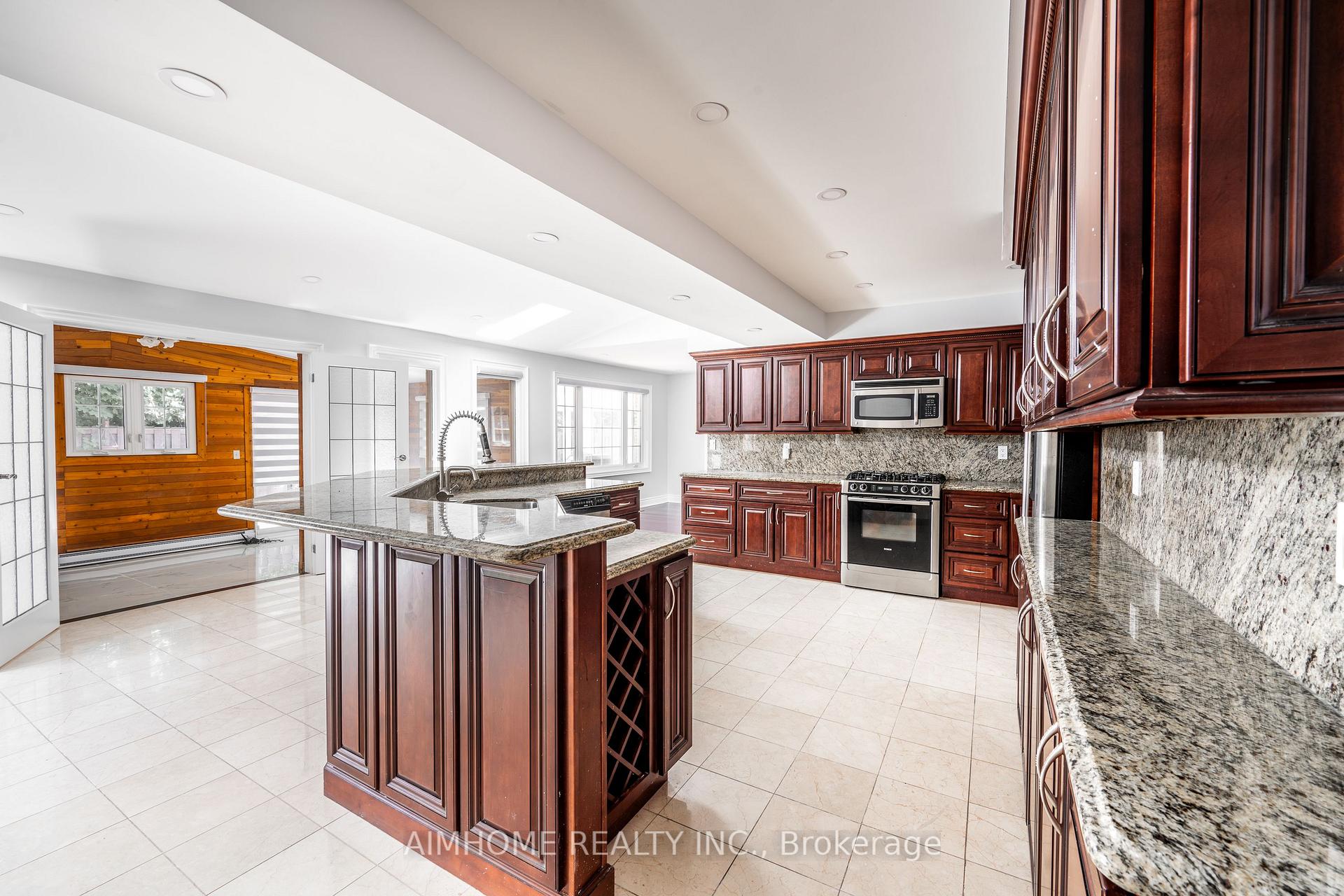 Photo 6 of 9 Jill Court, Markham, Markham Village — HOMEH