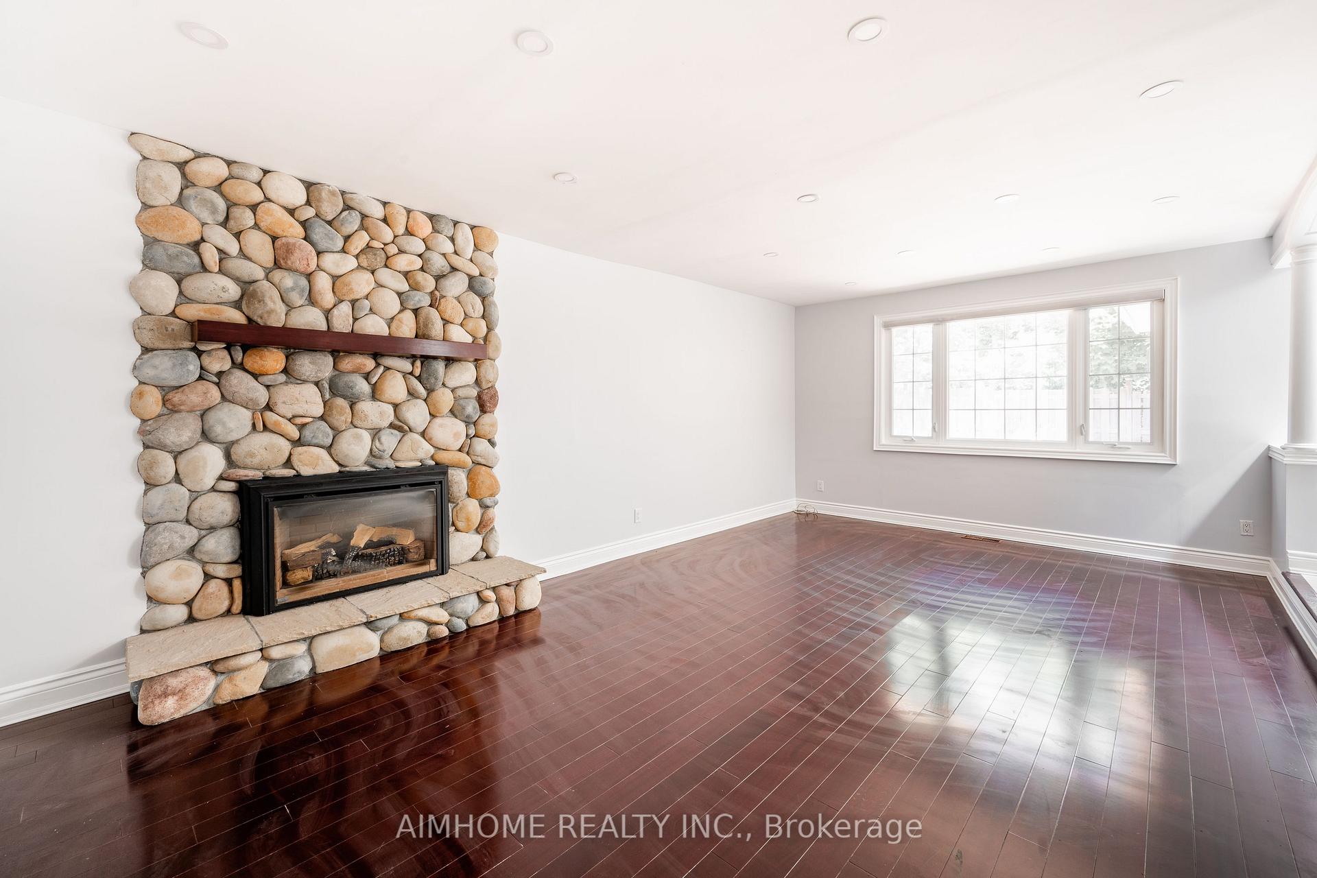Photo 8 of 9 Jill Court, Markham, Markham Village — HOMEH