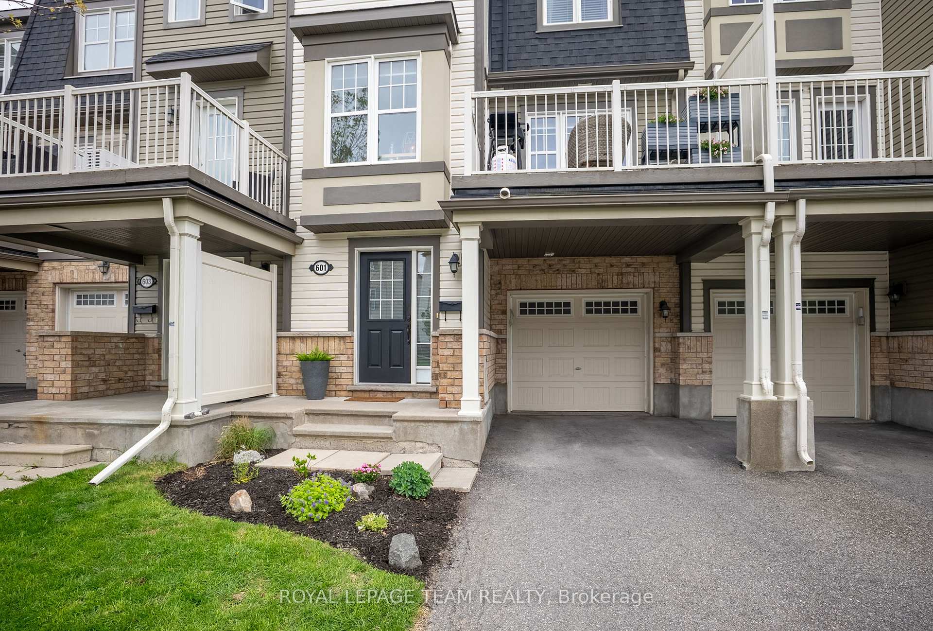 Photo 2 of 601 Meadowcreek Circle, Ottawa, Kanata - Emerald Meadows/Trailwest — HOMEH