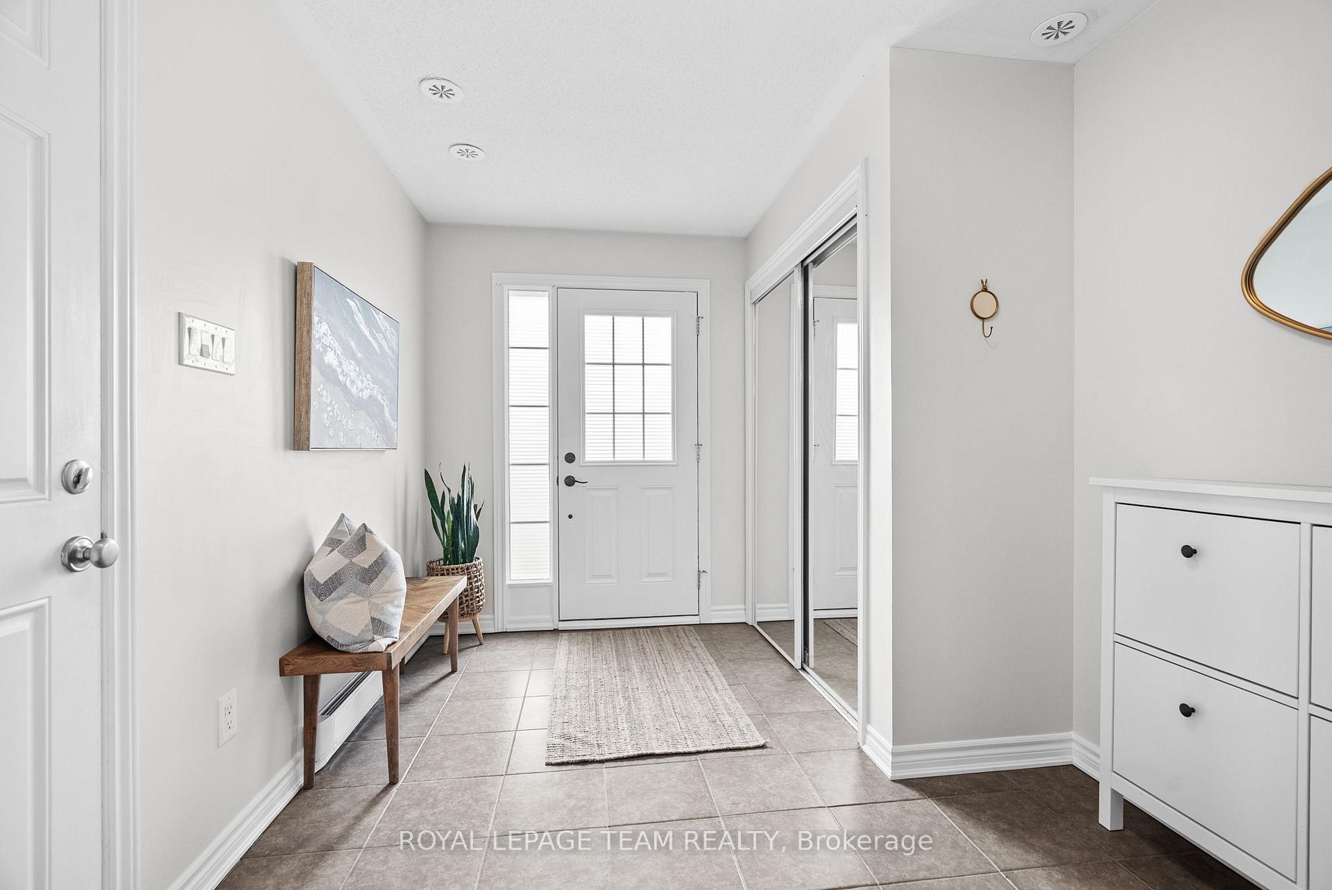 Photo 3 of 601 Meadowcreek Circle, Ottawa, Kanata - Emerald Meadows/Trailwest — HOMEH