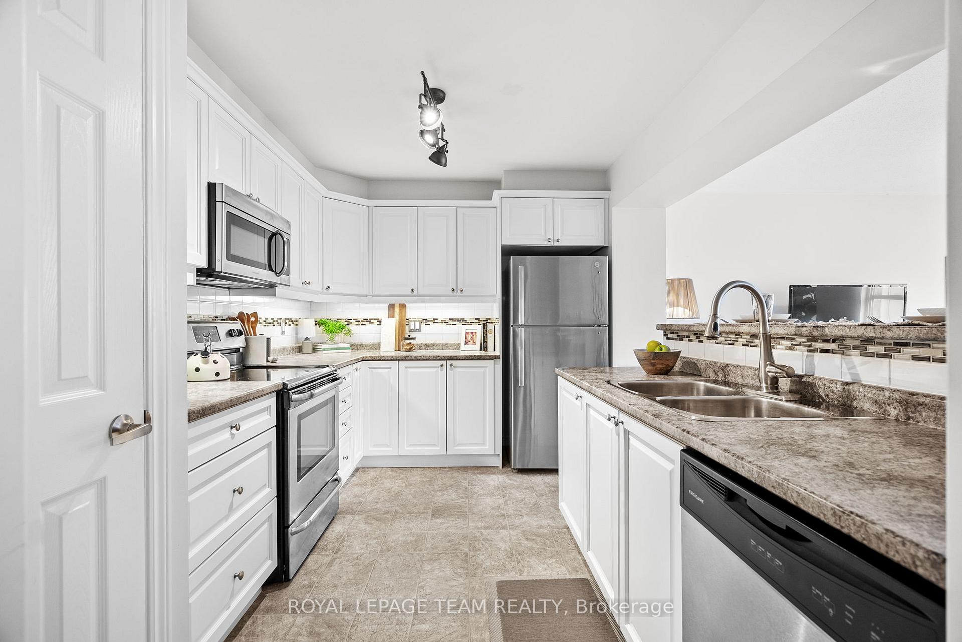 Photo 8 of 601 Meadowcreek Circle, Ottawa, Kanata - Emerald Meadows/Trailwest — HOMEH