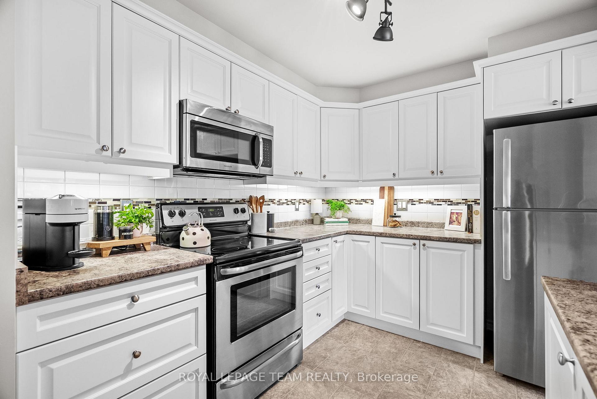 Photo 9 of 601 Meadowcreek Circle, Ottawa, Kanata - Emerald Meadows/Trailwest — HOMEH