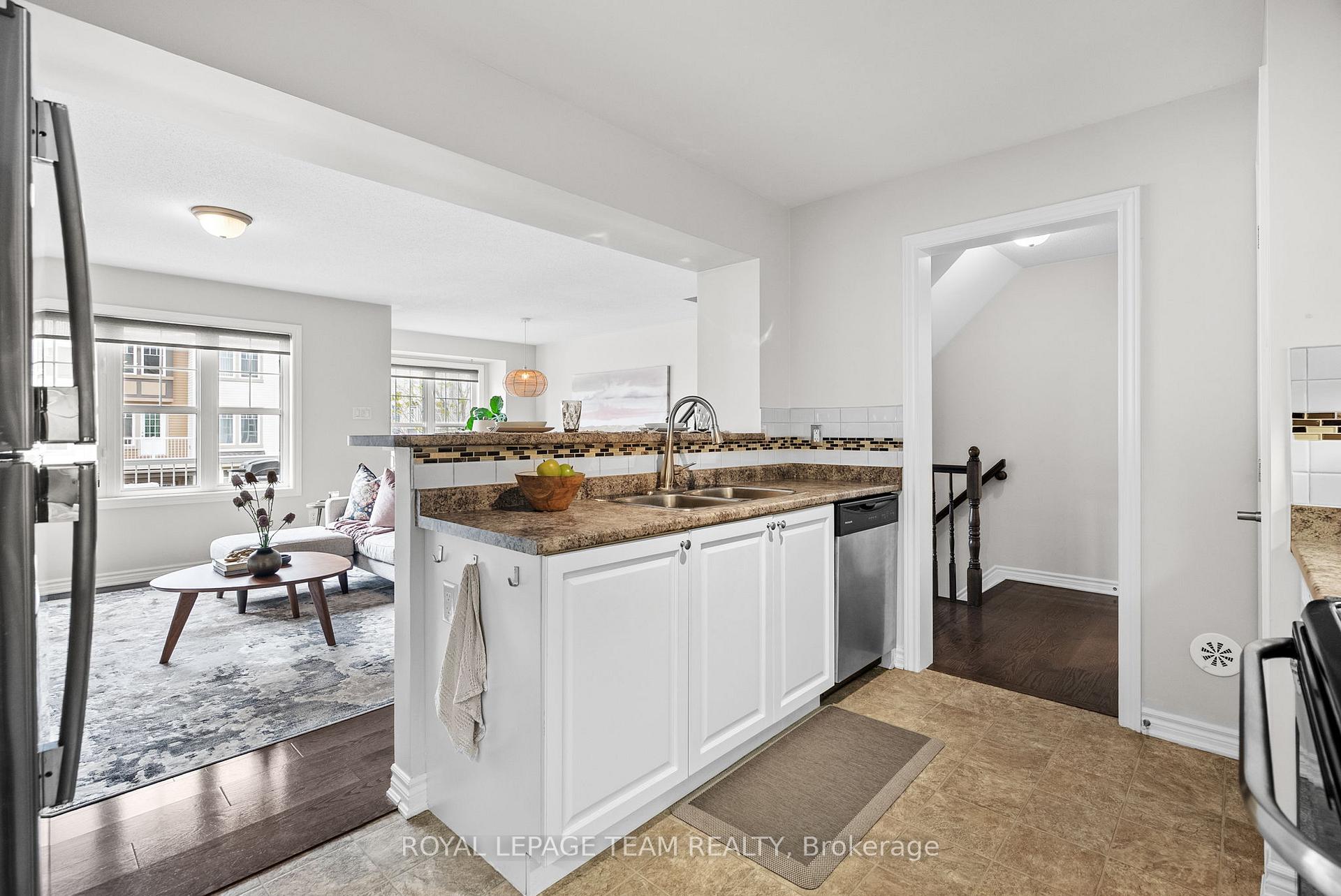 Photo 11 of 601 Meadowcreek Circle, Ottawa, Kanata - Emerald Meadows/Trailwest — HOMEH