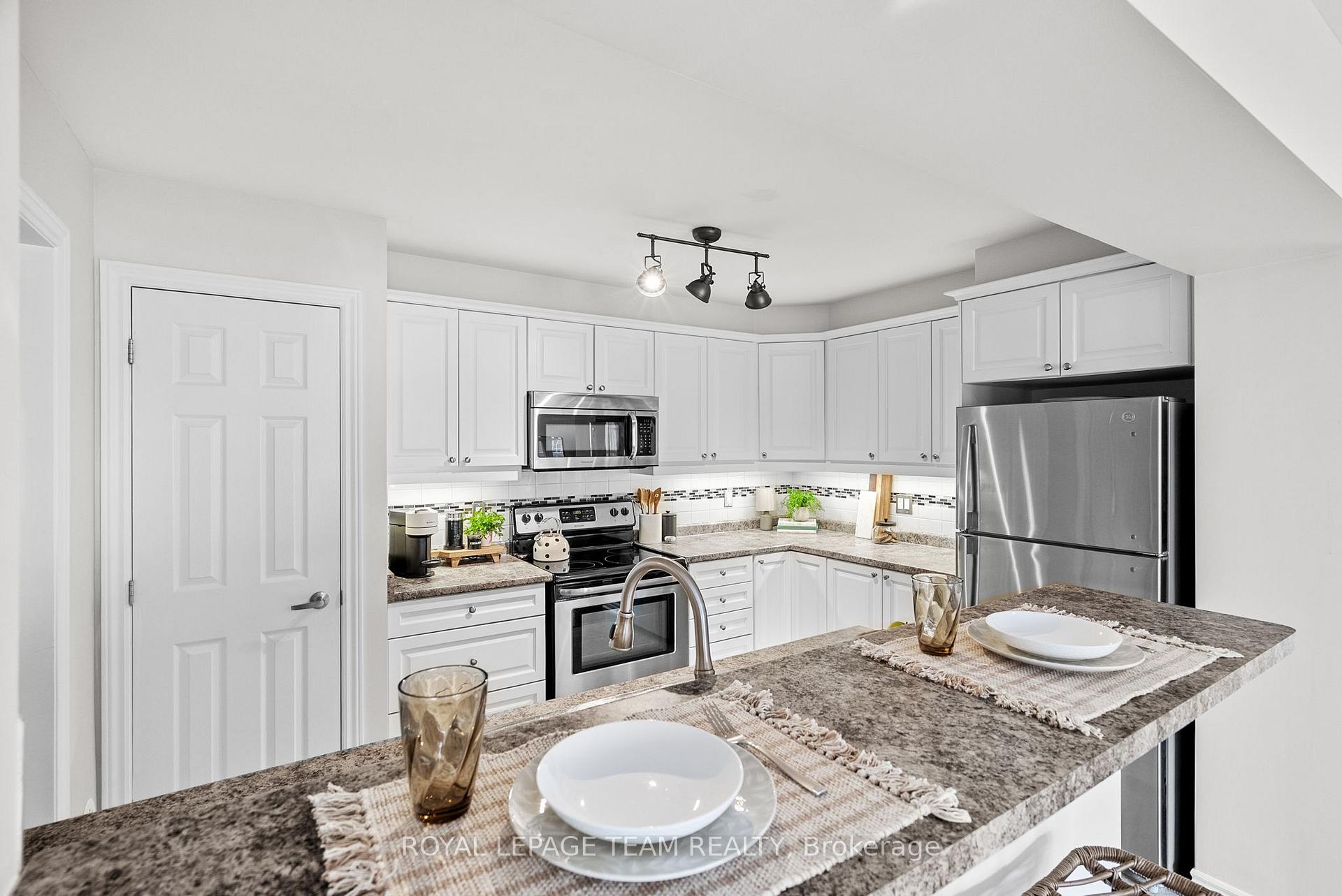 Photo 12 of 601 Meadowcreek Circle, Ottawa, Kanata - Emerald Meadows/Trailwest — HOMEH