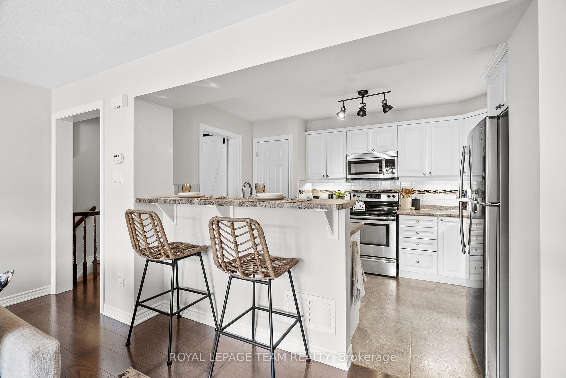 Photo 13 of 601 Meadowcreek Circle, Ottawa, Kanata - Emerald Meadows/Trailwest — HOMEH
