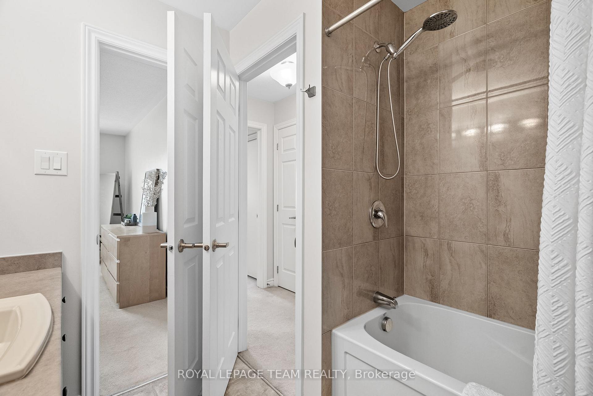Photo 31 of 601 Meadowcreek Circle, Ottawa, Kanata - Emerald Meadows/Trailwest — HOMEH