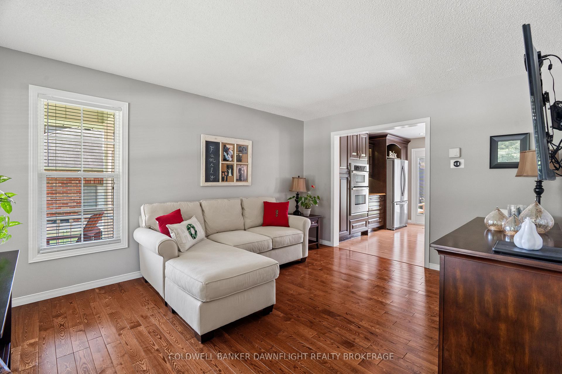 Photo 6 of 152 Salisbury Drive, Middlesex Centre, Birr — HOMEH