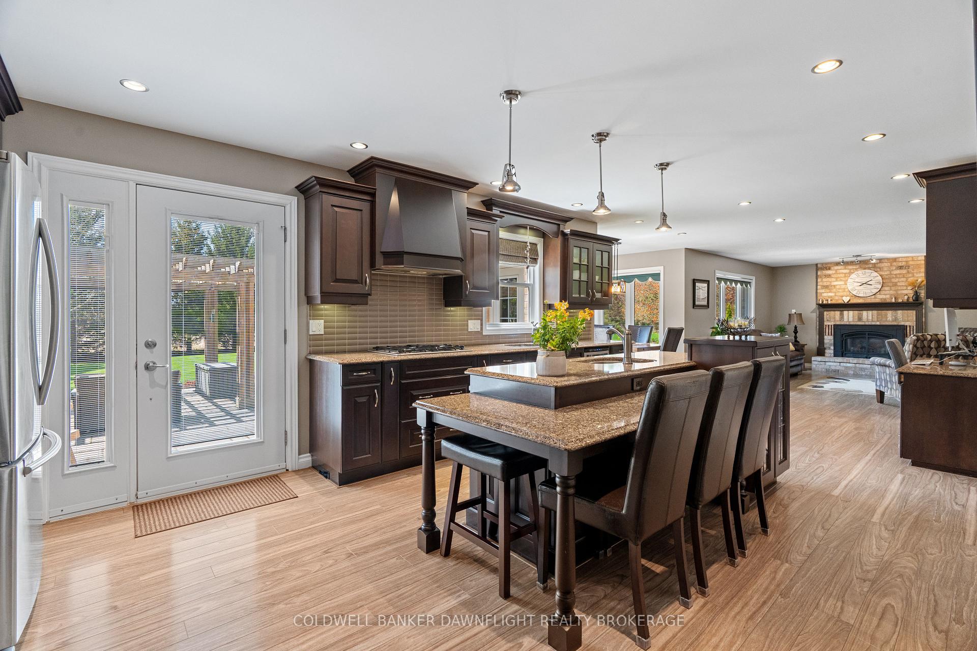 Photo 8 of 152 Salisbury Drive, Middlesex Centre, Birr — HOMEH