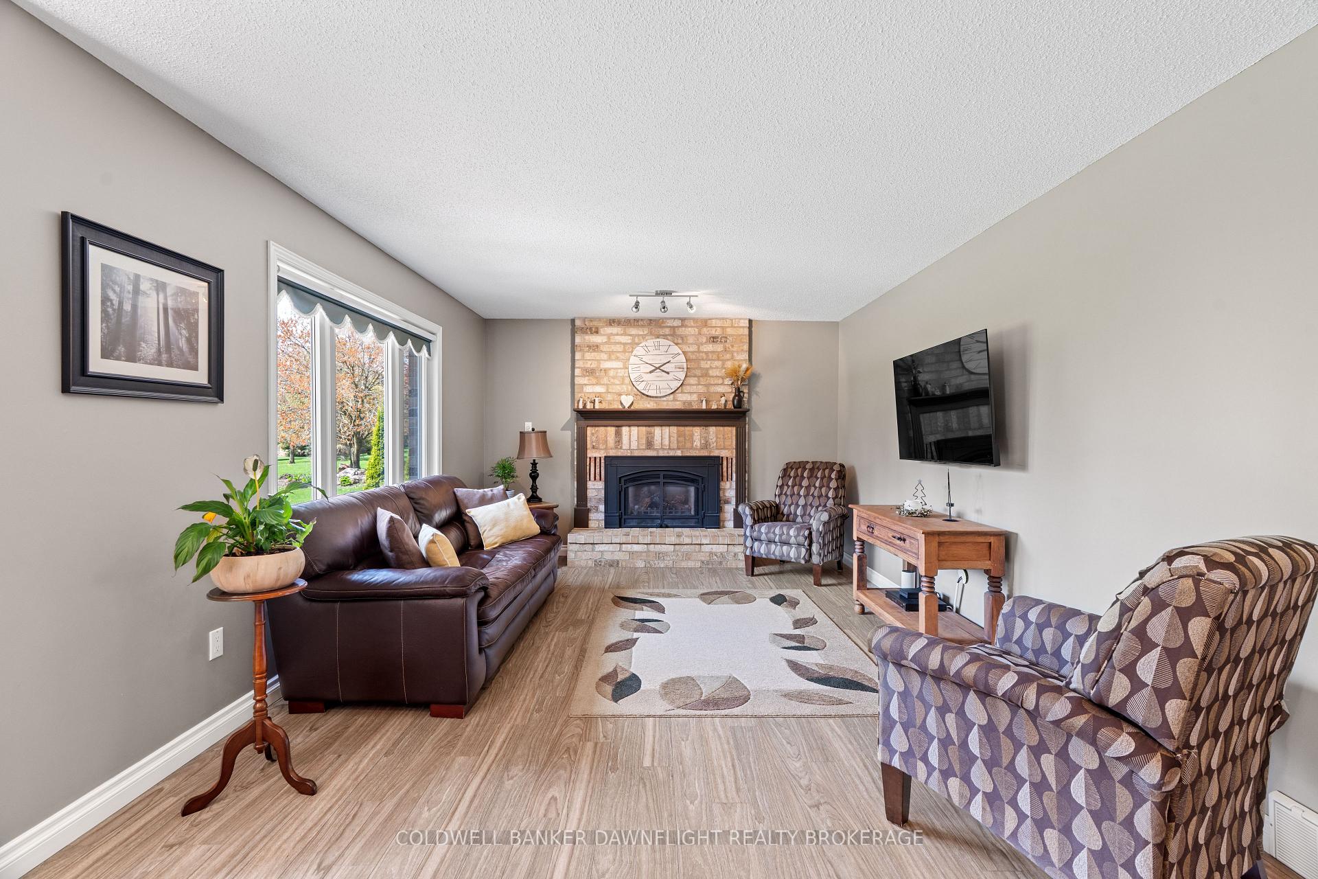 Photo 14 of 152 Salisbury Drive, Middlesex Centre, Birr — HOMEH