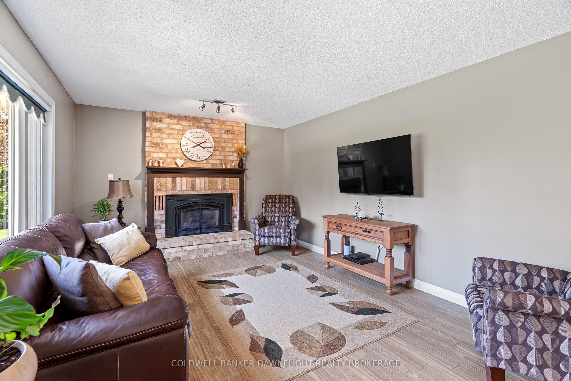 Photo 15 of 152 Salisbury Drive, Middlesex Centre, Birr — HOMEH