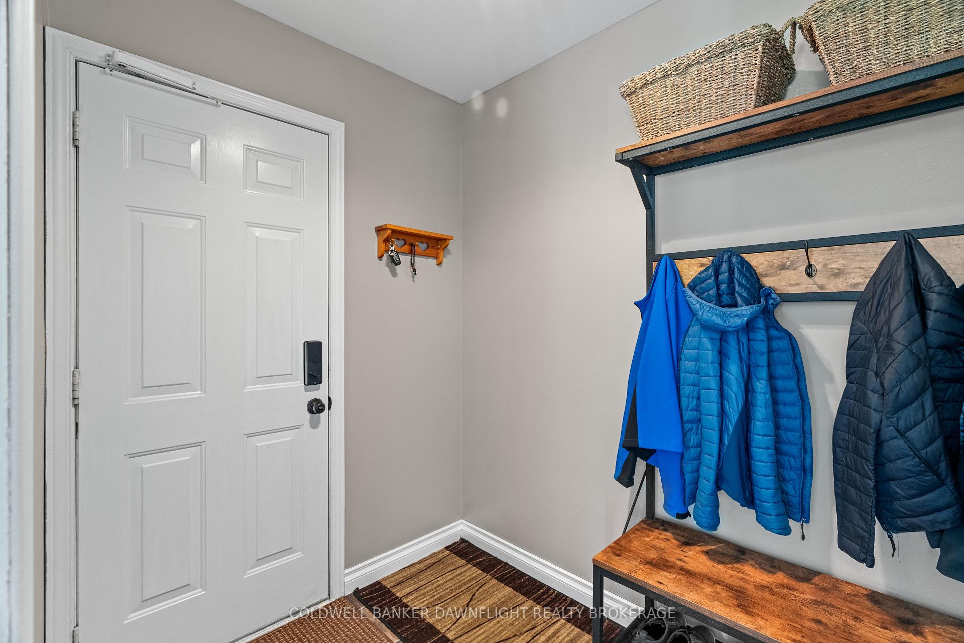 Photo 17 of 152 Salisbury Drive, Middlesex Centre, Birr — HOMEH