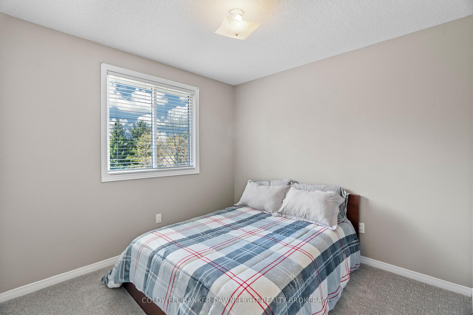 Photo 25 of 152 Salisbury Drive, Middlesex Centre, Birr — HOMEH
