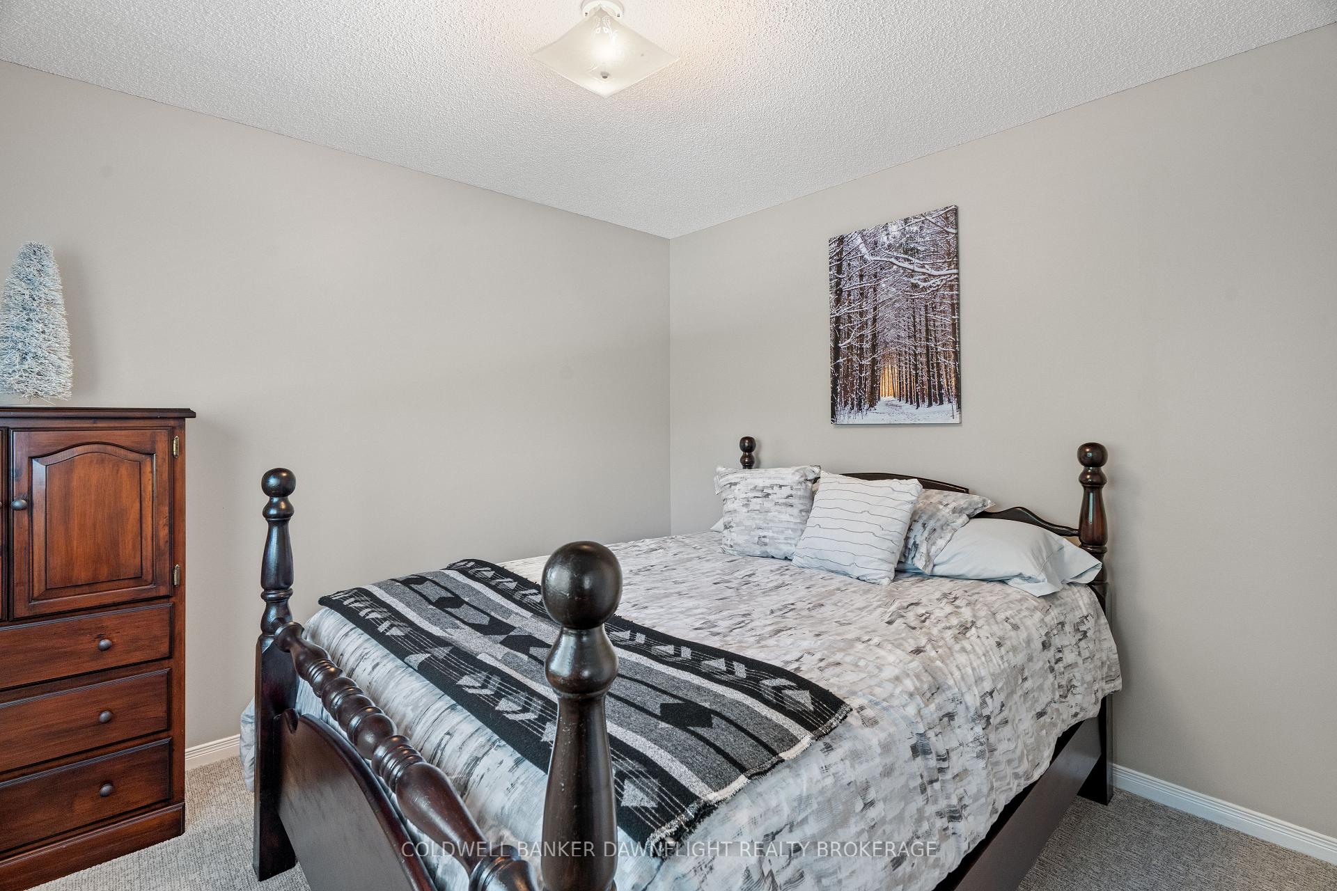 Photo 29 of 152 Salisbury Drive, Middlesex Centre, Birr — HOMEH