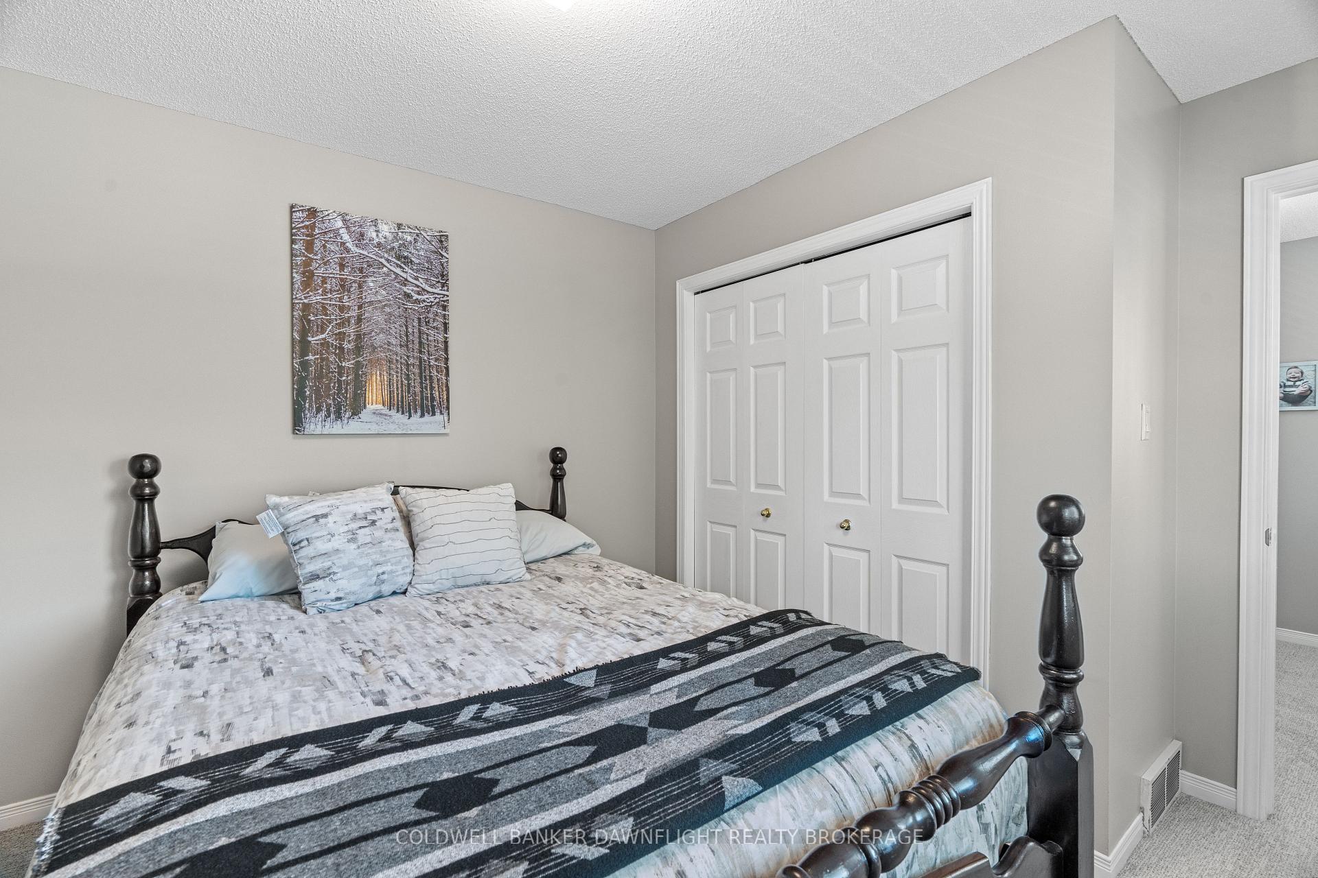 Photo 30 of 152 Salisbury Drive, Middlesex Centre, Birr — HOMEH