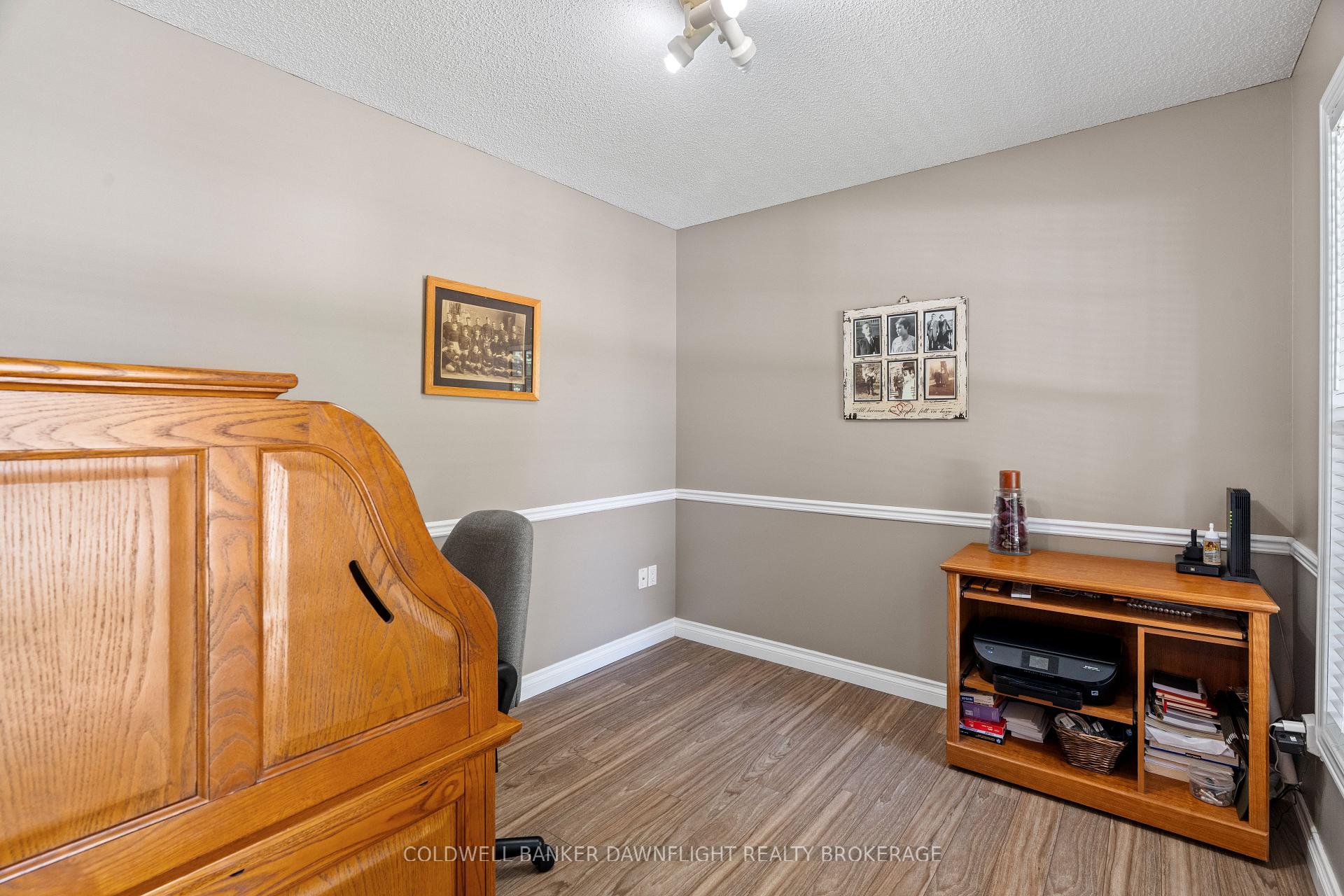 Photo 31 of 152 Salisbury Drive, Middlesex Centre, Birr — HOMEH