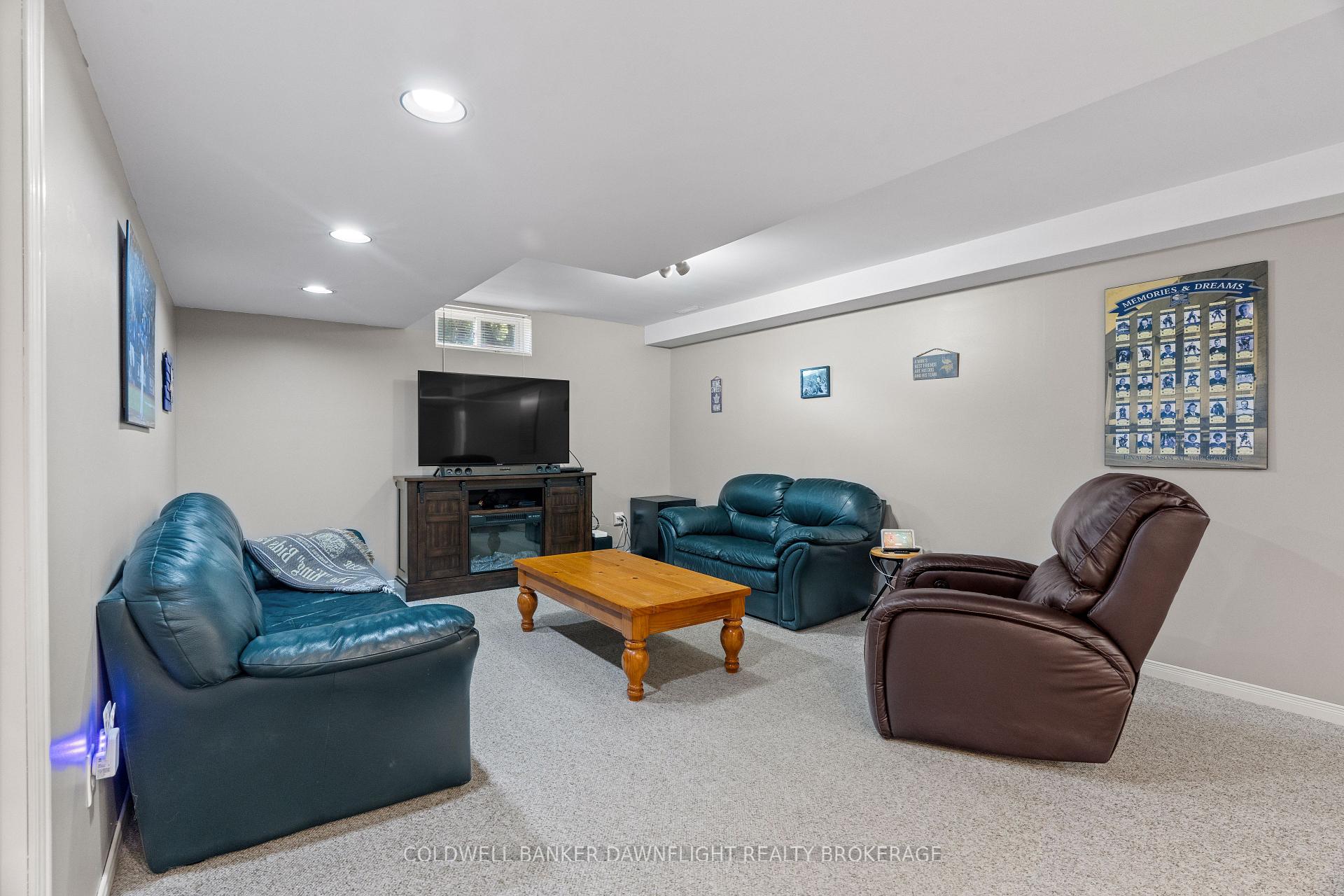Photo 32 of 152 Salisbury Drive, Middlesex Centre, Birr — HOMEH
