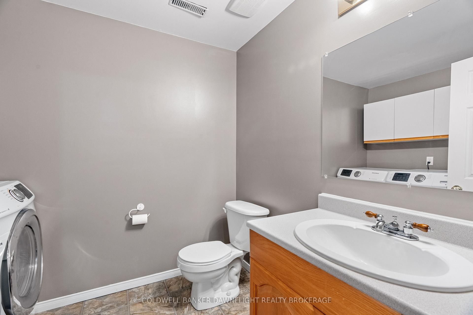 Photo 35 of 152 Salisbury Drive, Middlesex Centre, Birr — HOMEH