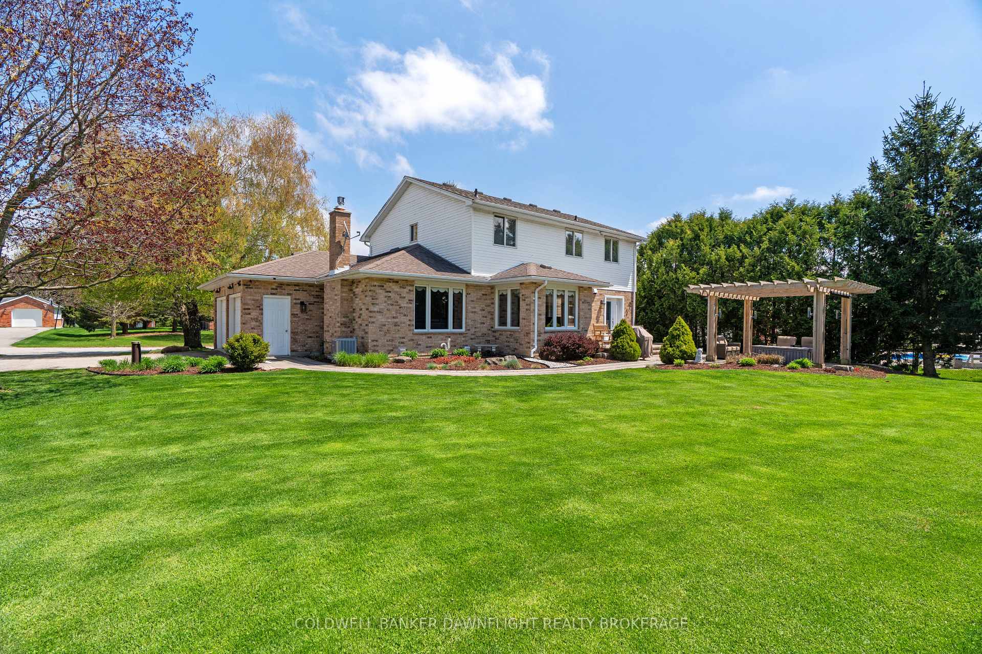 Photo 38 of 152 Salisbury Drive, Middlesex Centre, Birr — HOMEH
