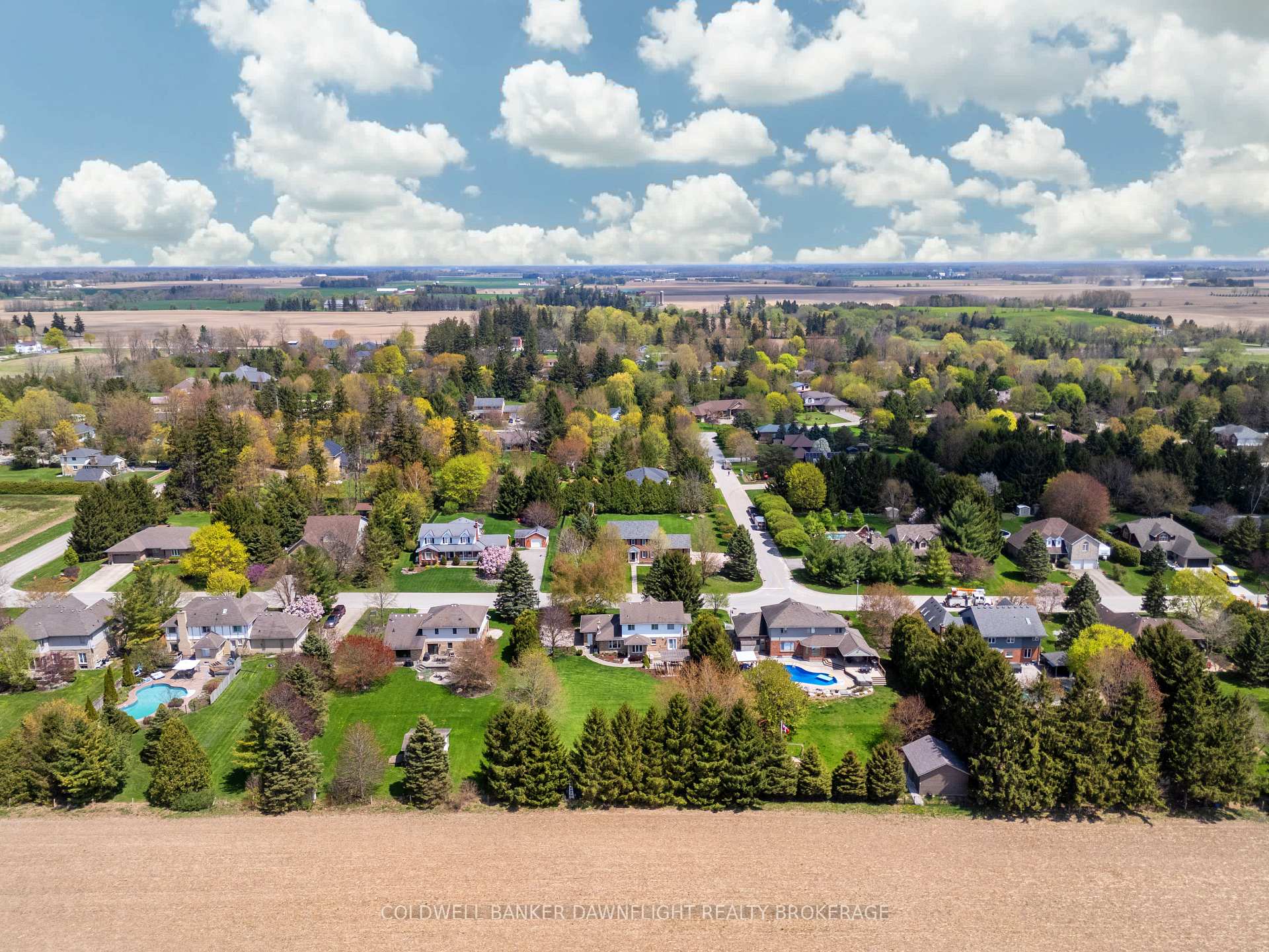 Photo 40 of 152 Salisbury Drive, Middlesex Centre, Birr — HOMEH