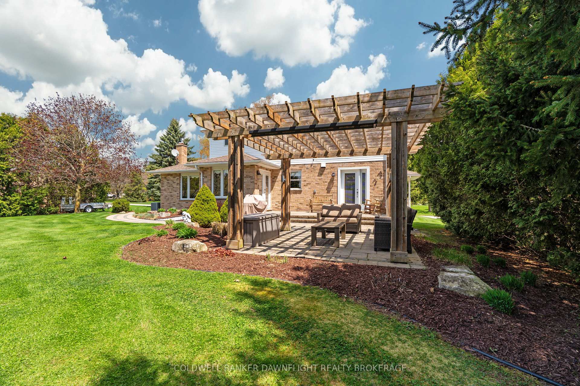 Photo 41 of 152 Salisbury Drive, Middlesex Centre, Birr — HOMEH