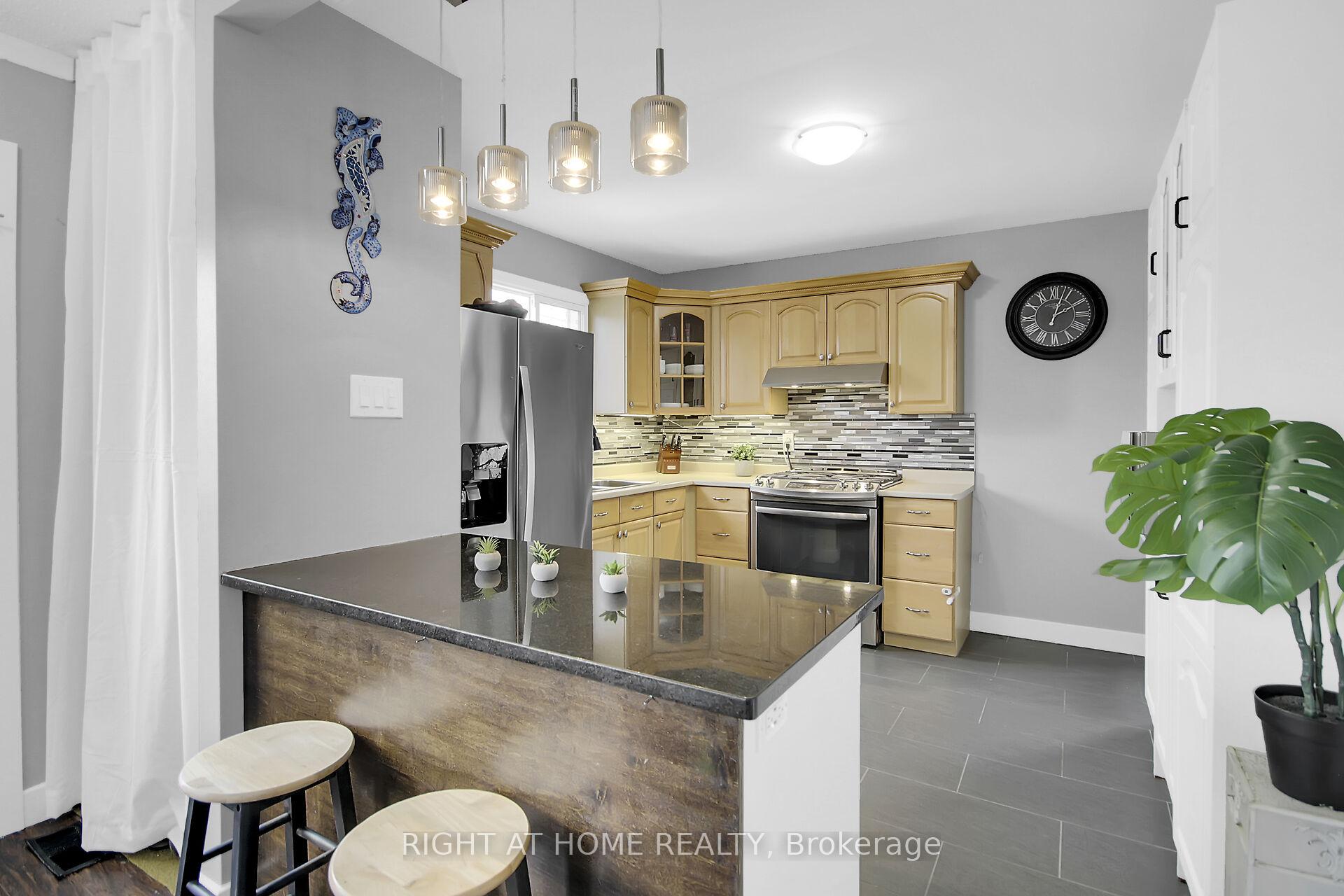 Photo 8 of 168 Glamorgan Drive, Ottawa, Kanata - Glencairn/Hazeldean — HOMEH