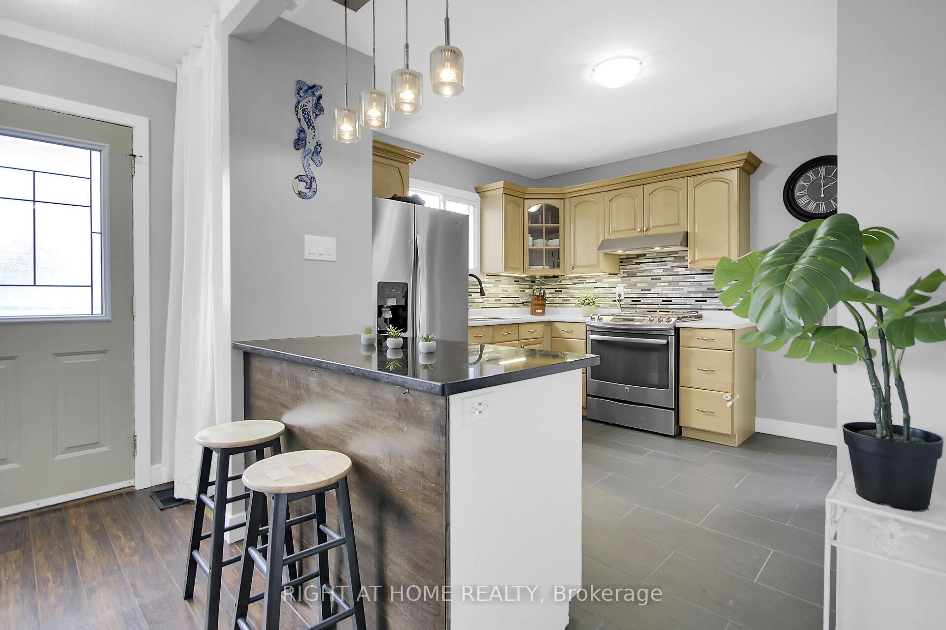 Photo 9 of 168 Glamorgan Drive, Ottawa, Kanata - Glencairn/Hazeldean — HOMEH