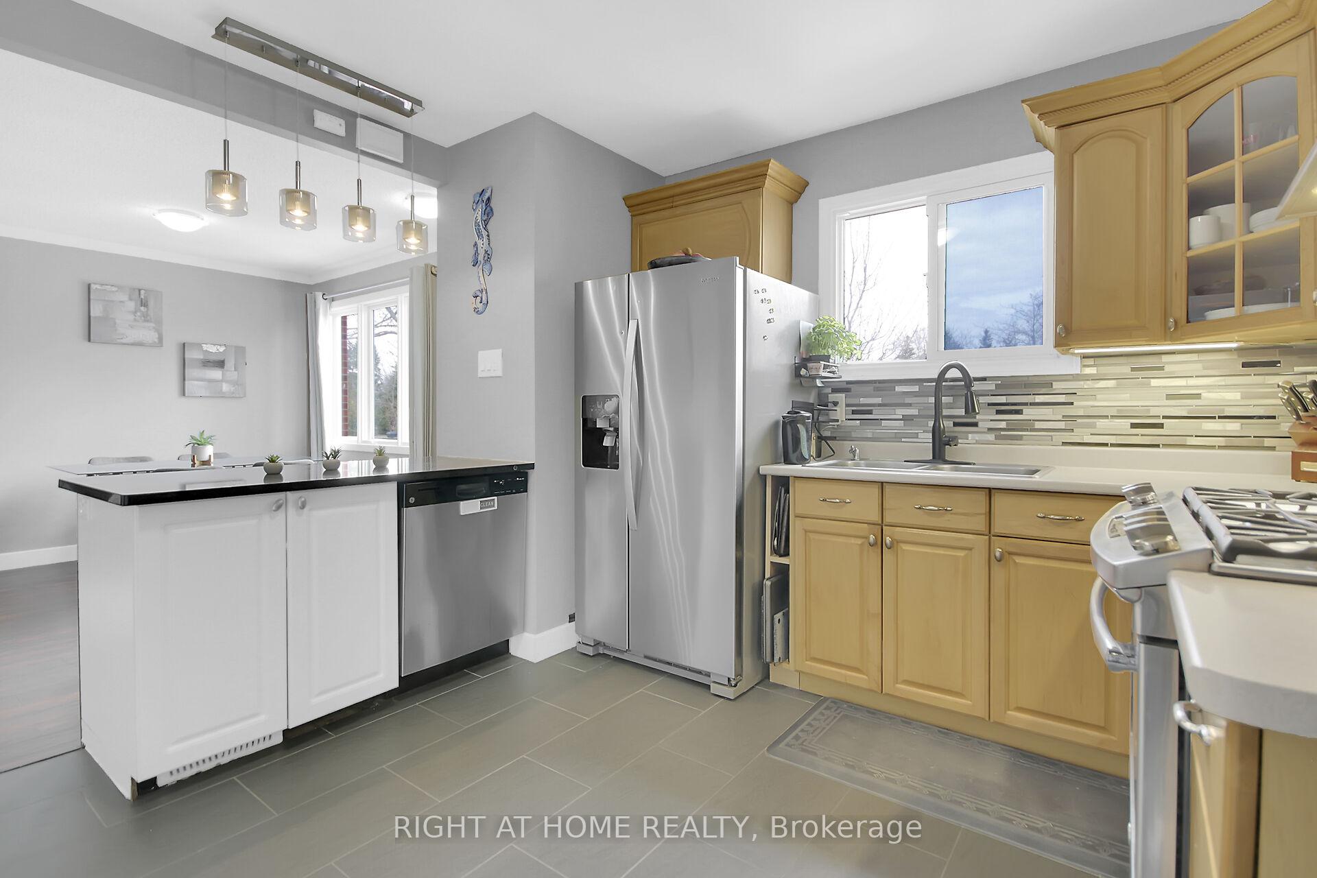 Photo 12 of 168 Glamorgan Drive, Ottawa, Kanata - Glencairn/Hazeldean — HOMEH